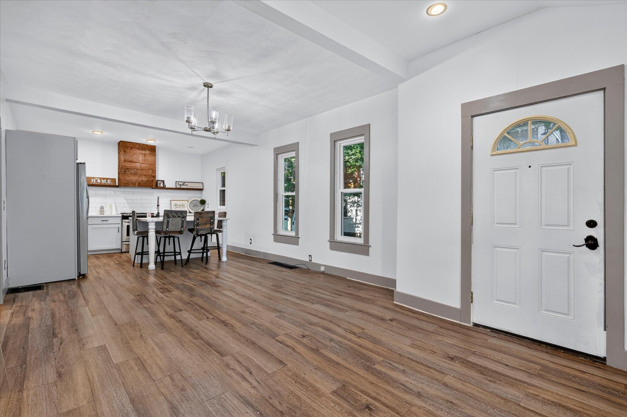 832 Thomas Street Se Property Photo 5