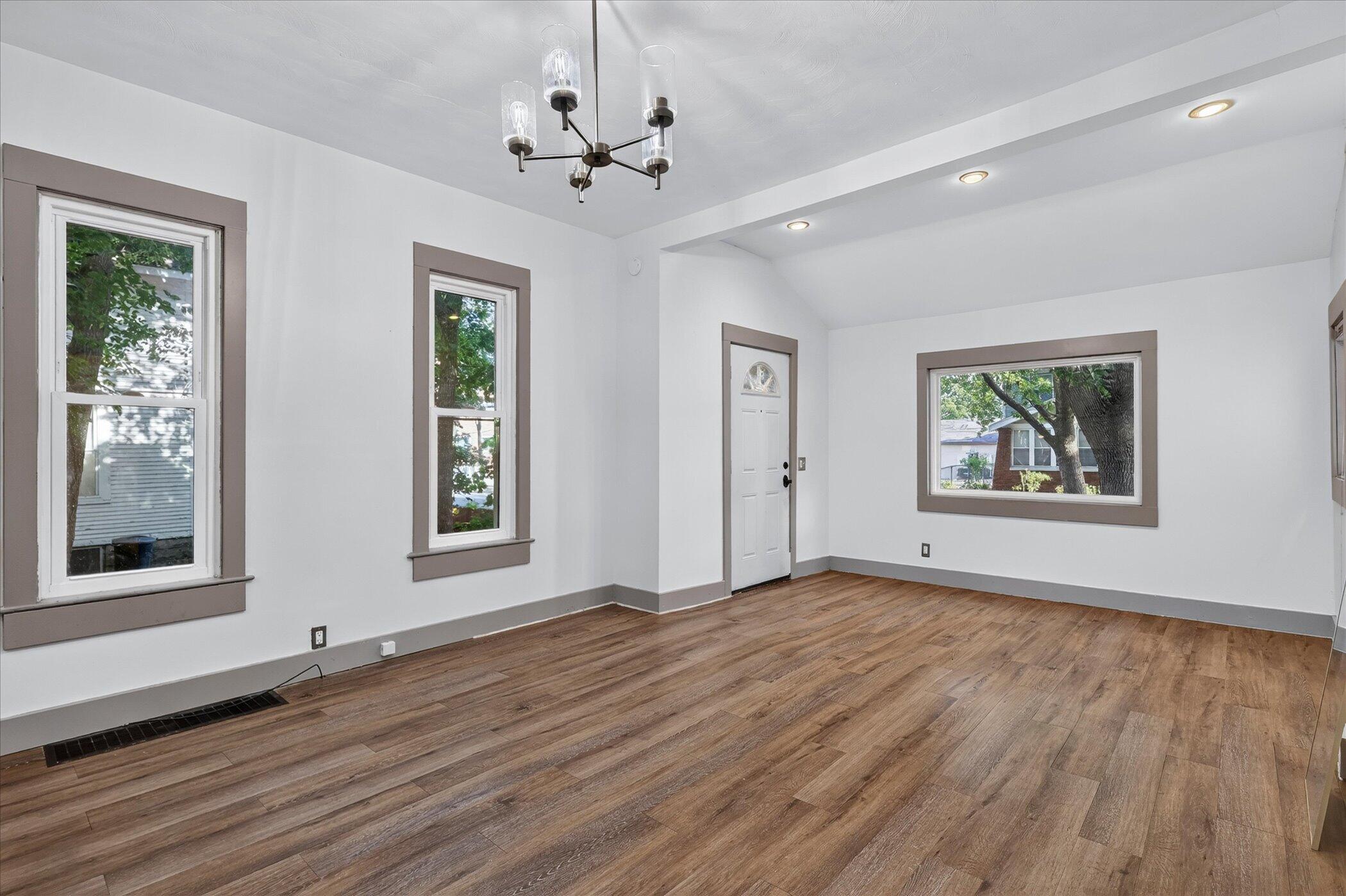 832 Thomas Street Se Property Photo 6
