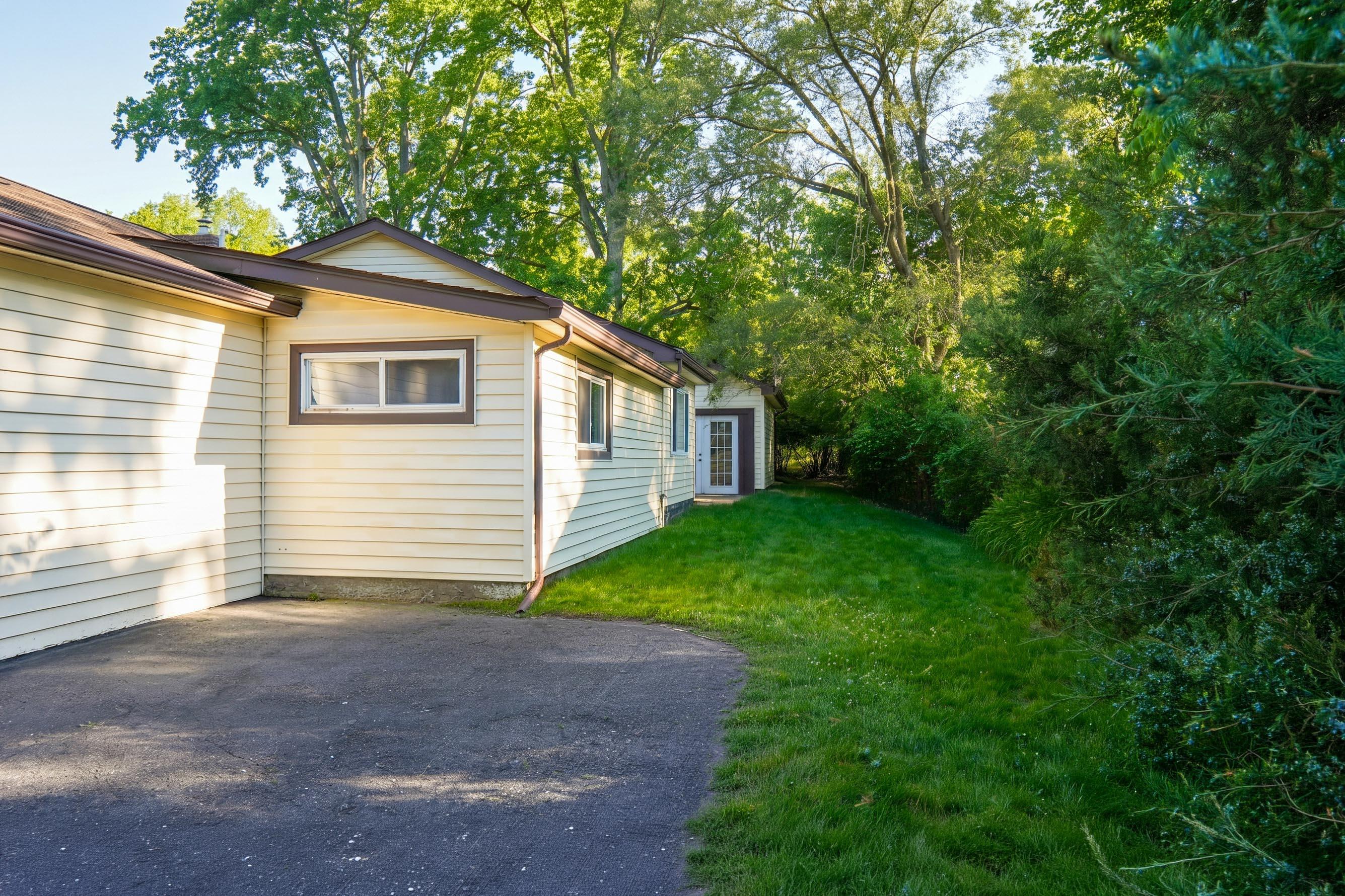 1322 Desiax Avenue Property Photo 3