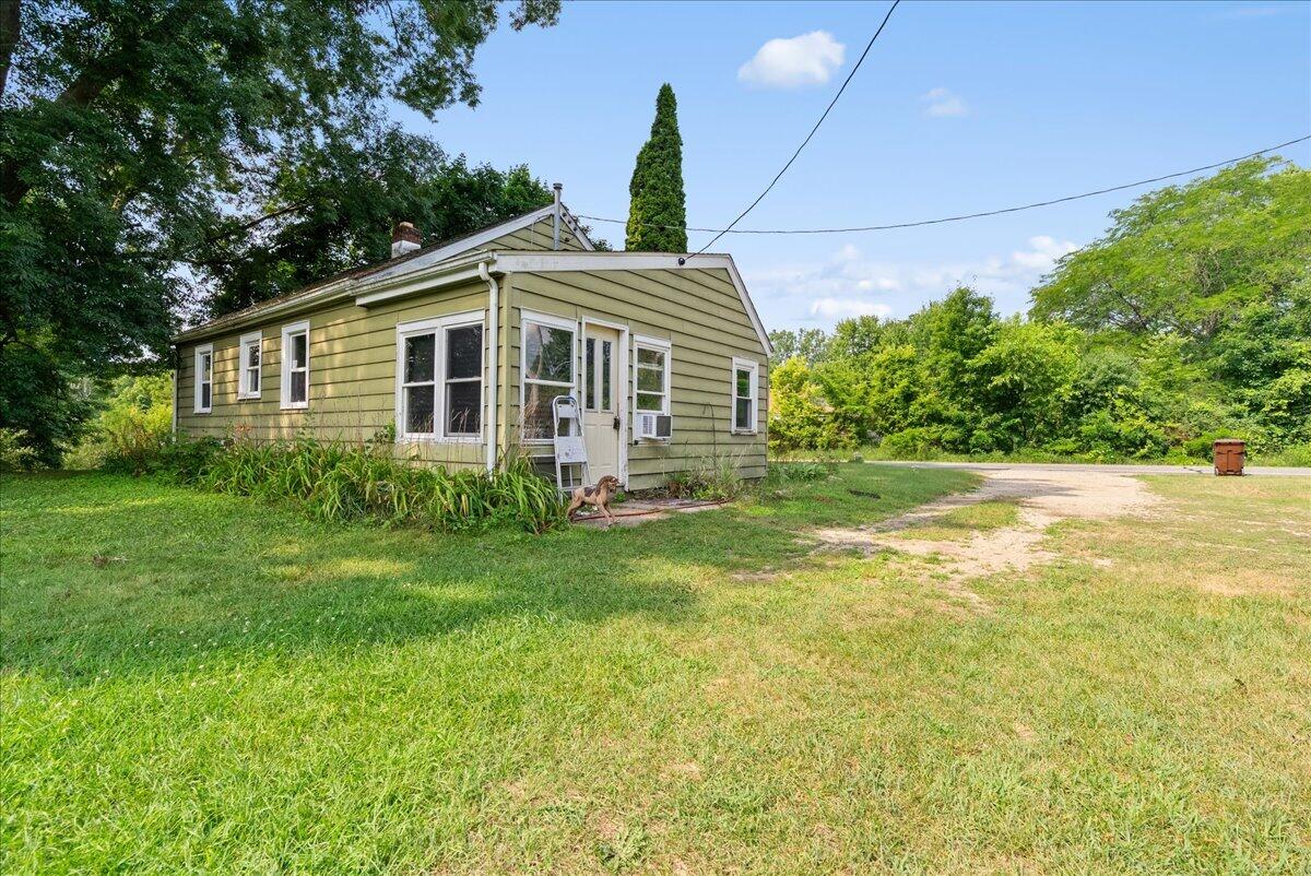 14133 North Avenue Property Photo 2