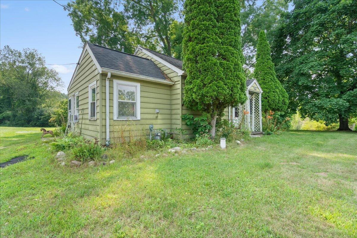 14133 North Avenue Property Photo 3