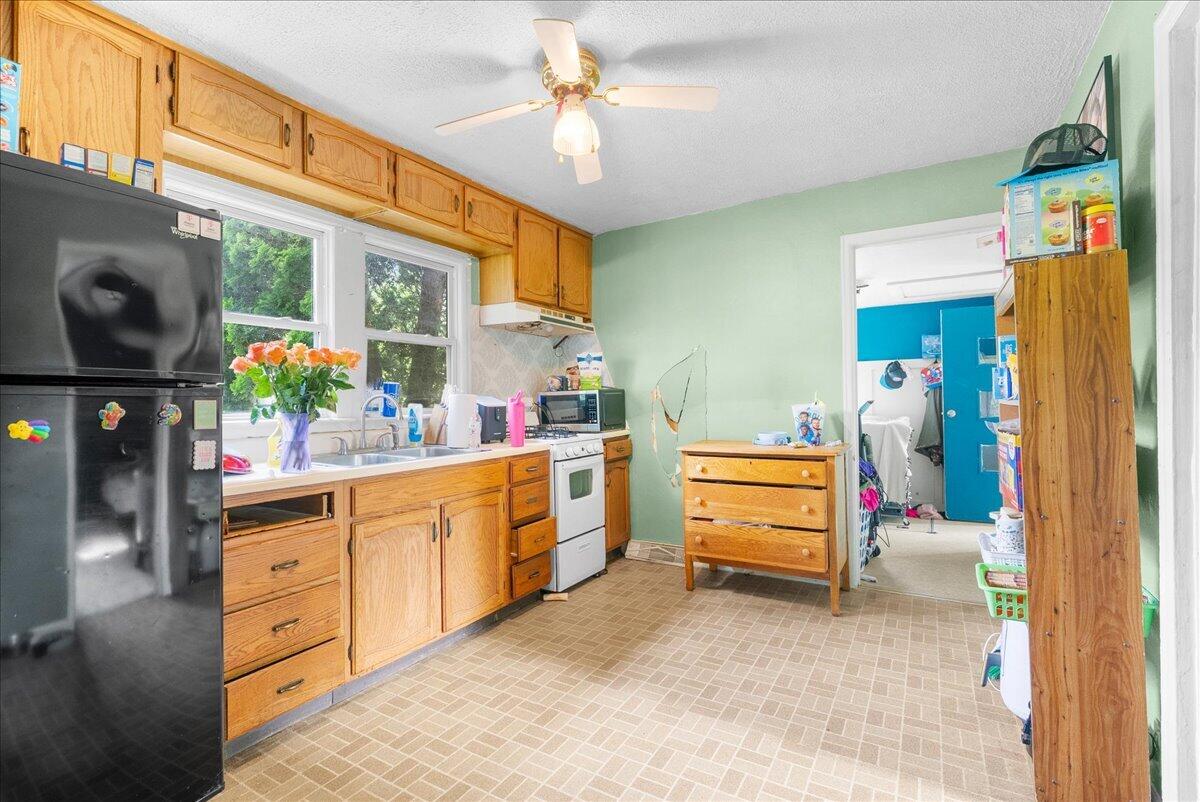 14133 North Avenue Property Photo 9
