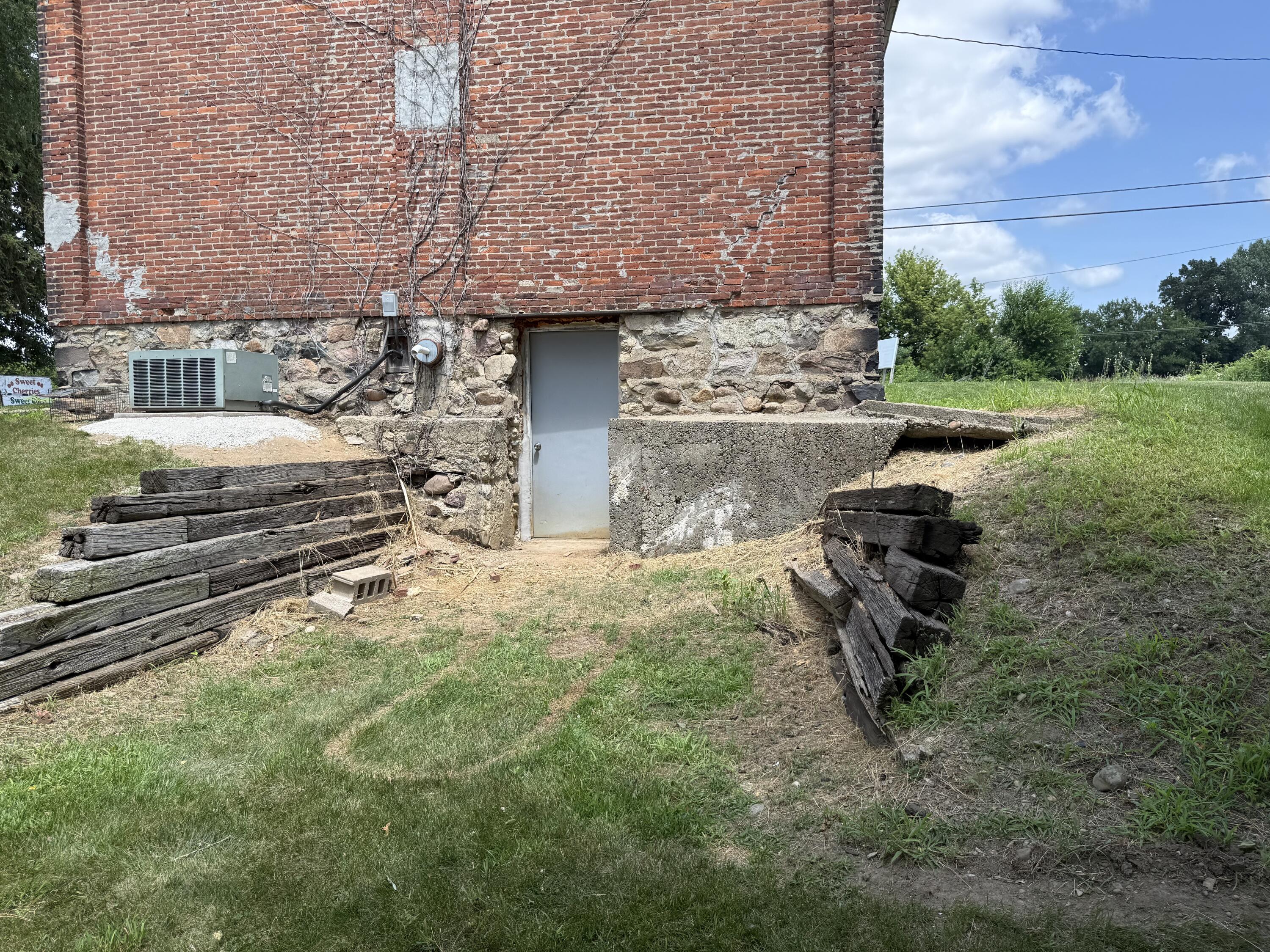 801 E Chicago Road Property Photo 10