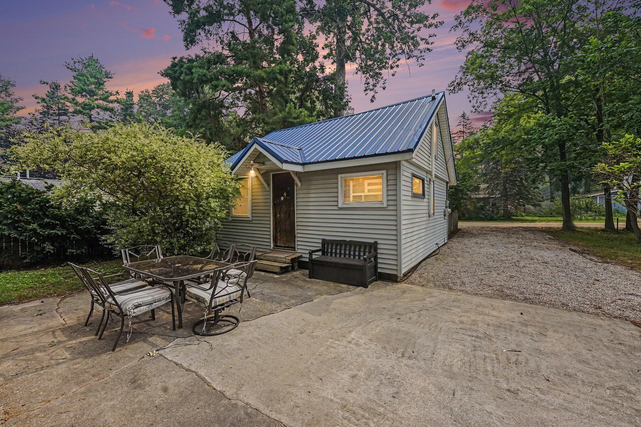 2644 Lansing Street Property Photo 1