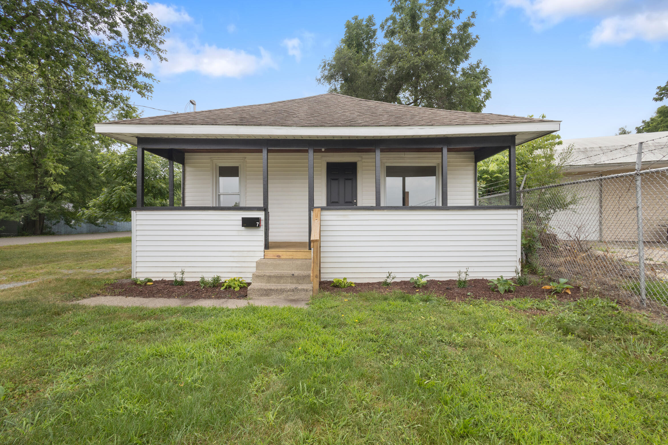 7 Avenue B Property Photo 1