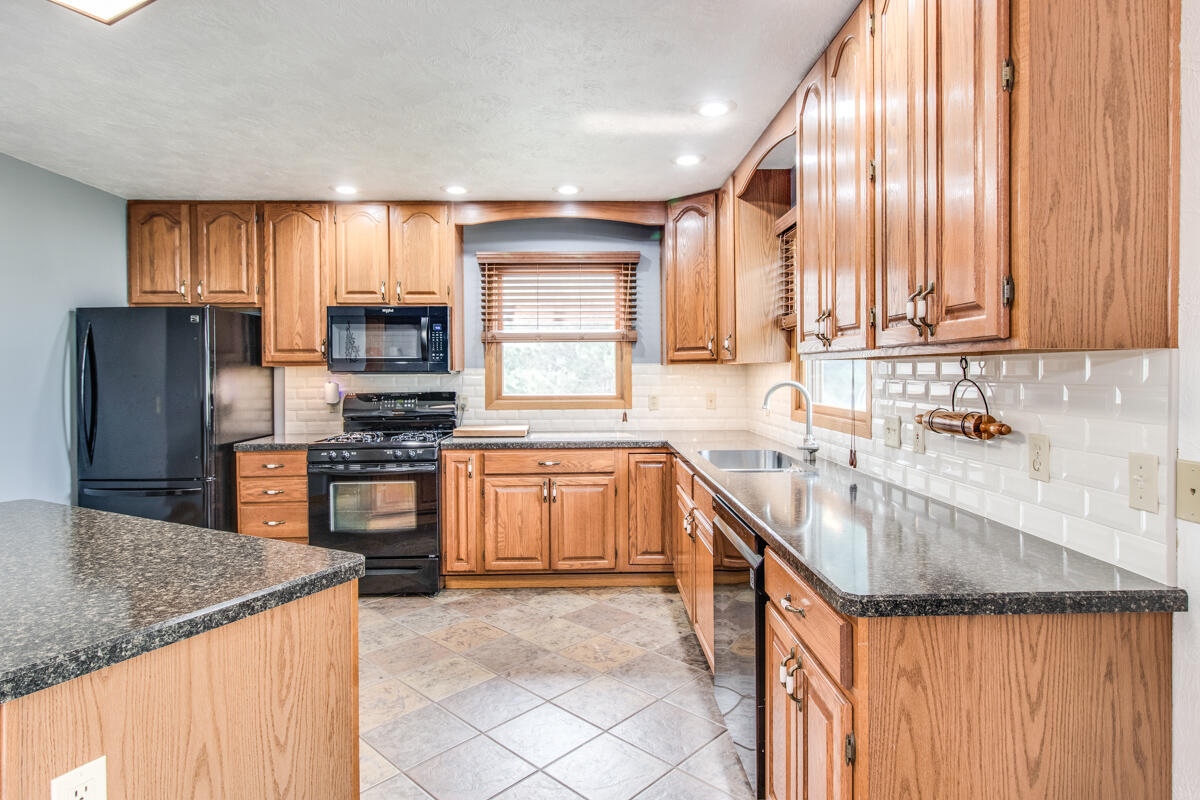 2333 Watkins Road Property Photo 16