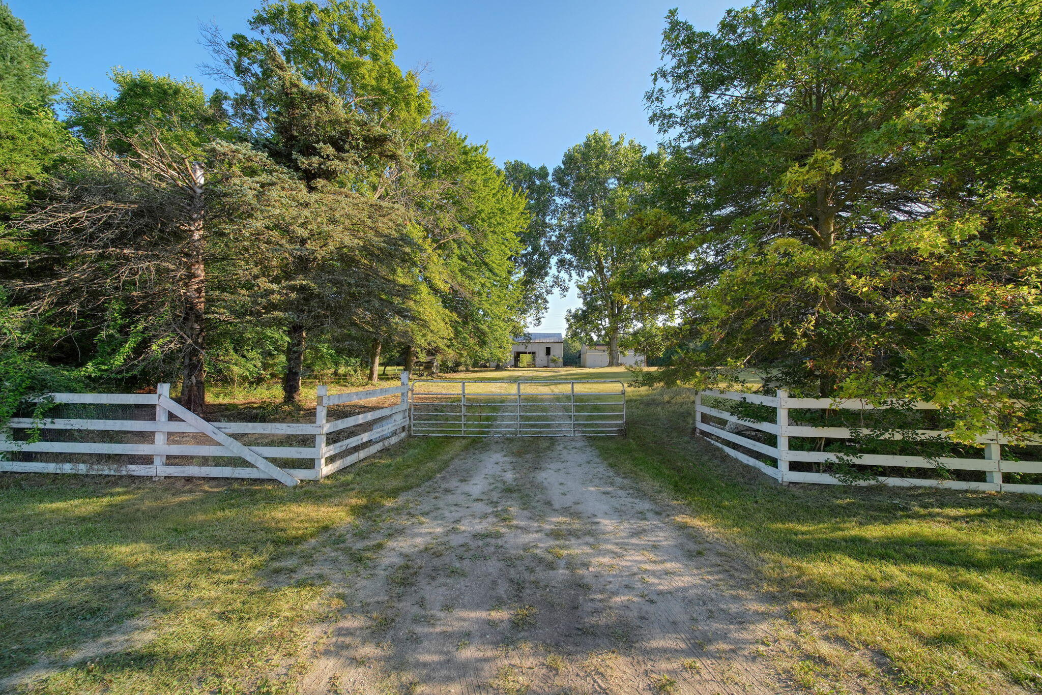 49300 Arkona Road Property Photo 3