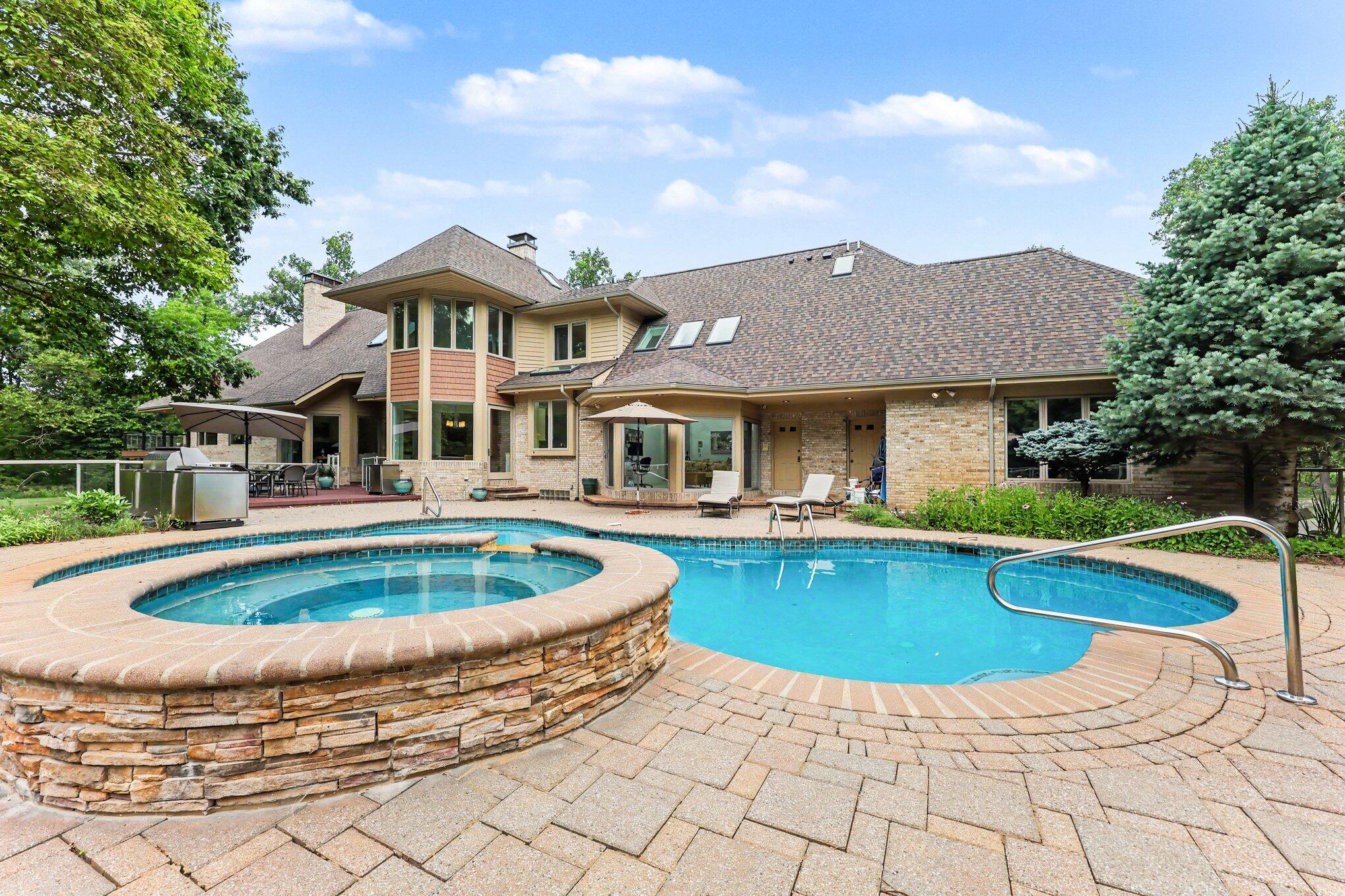 4911 Red Fox Run Property Photo 4