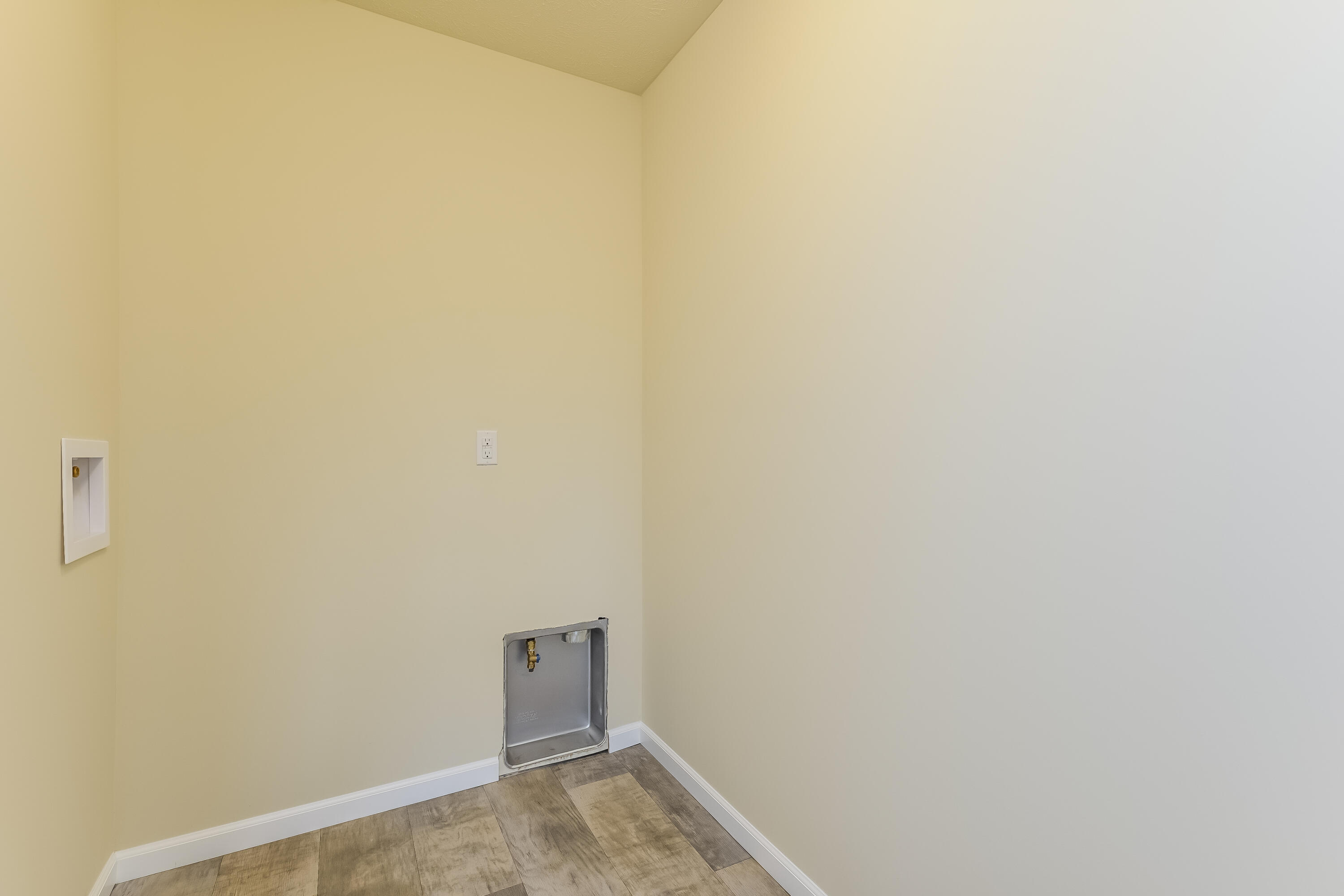 860 Crooks Street Property Photo 18