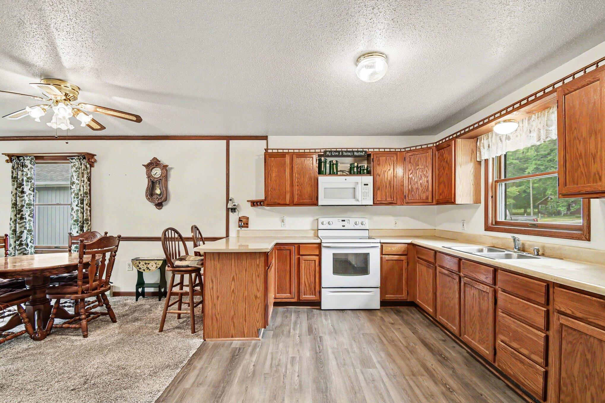2675 W Lily Lake Road Property Photo 3