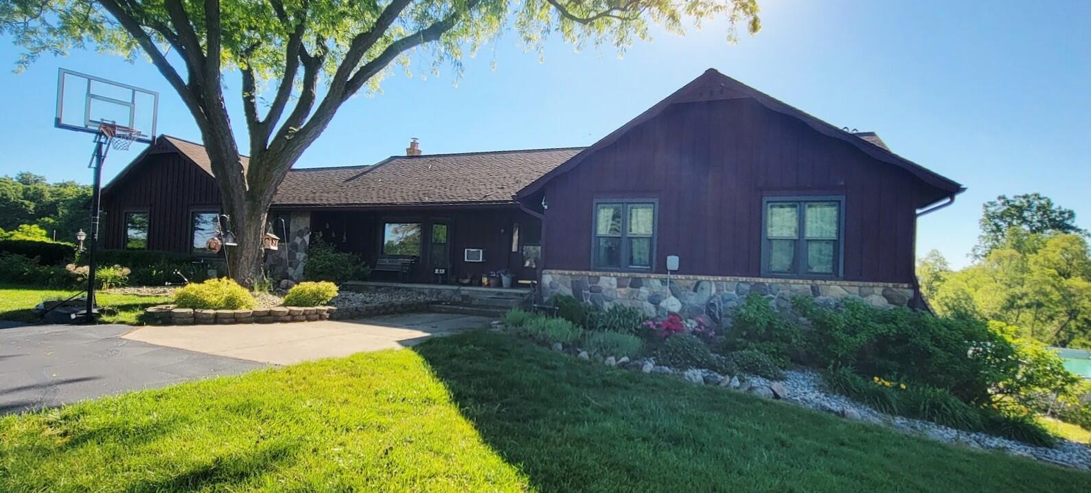 9757 Kaiser Road Property Photo 1