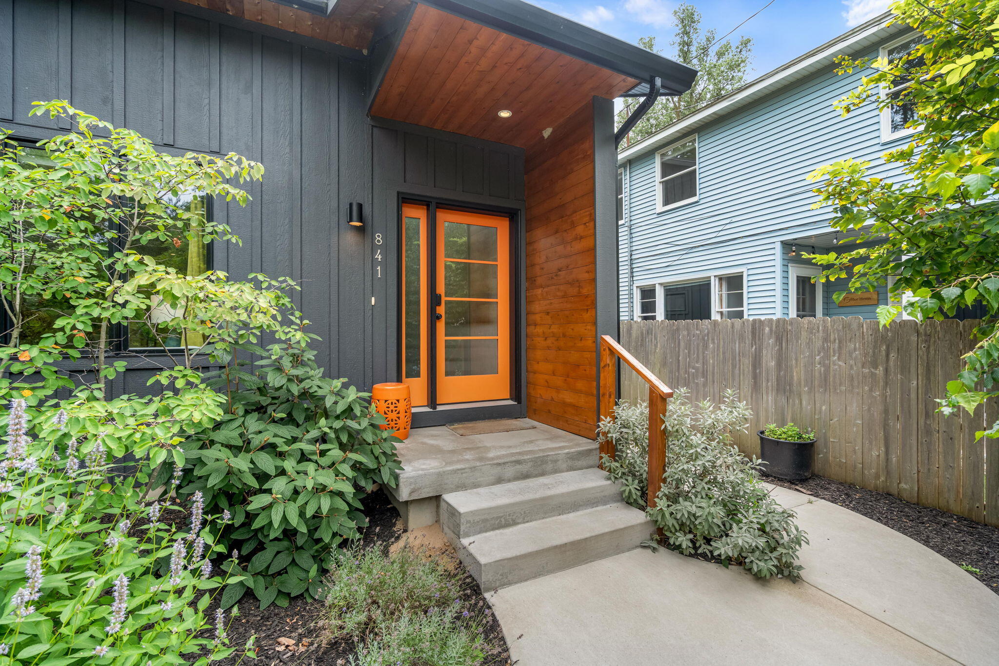 841 Holland Street Property Photo 3