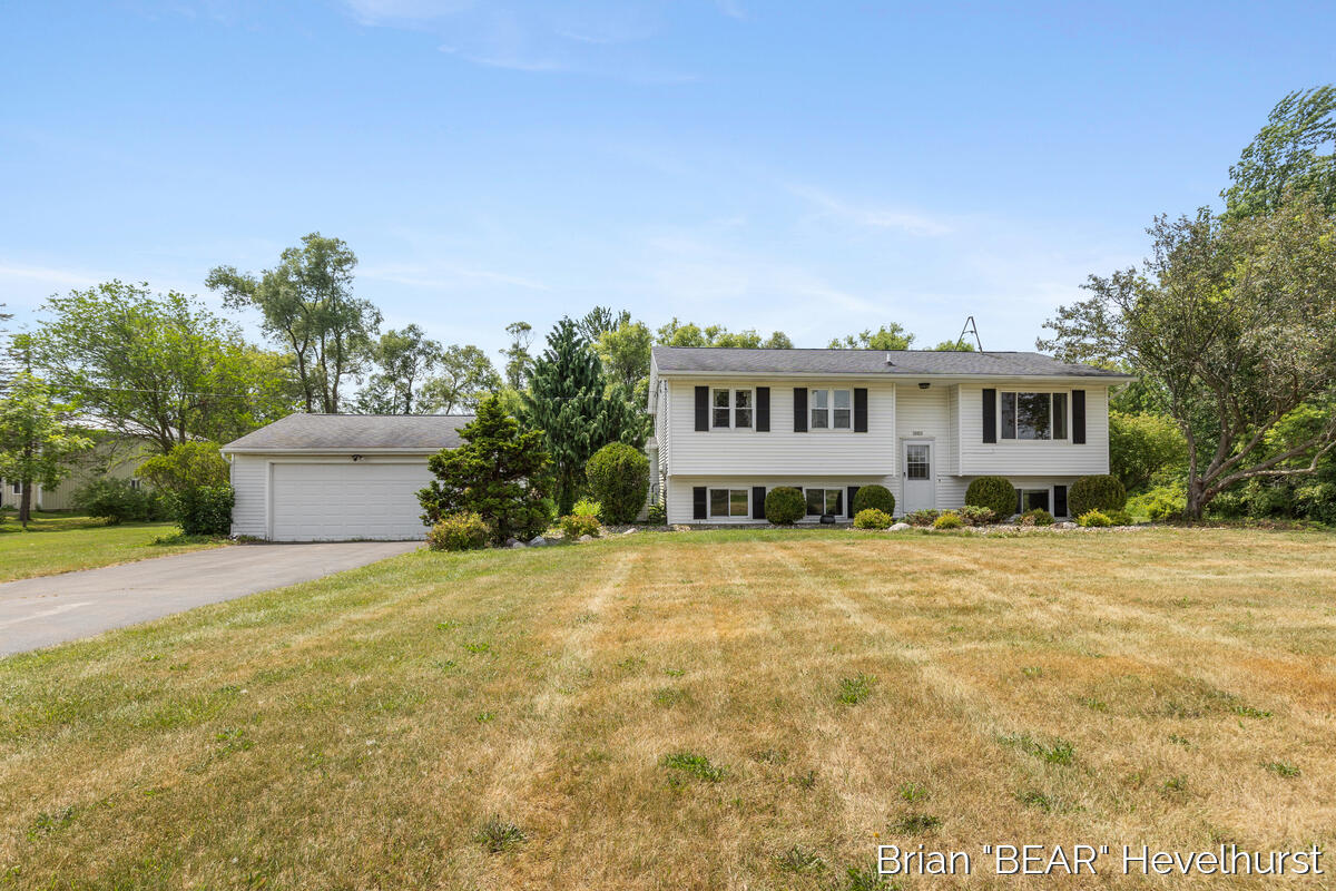 10015 Oneida Road Property Photo 1
