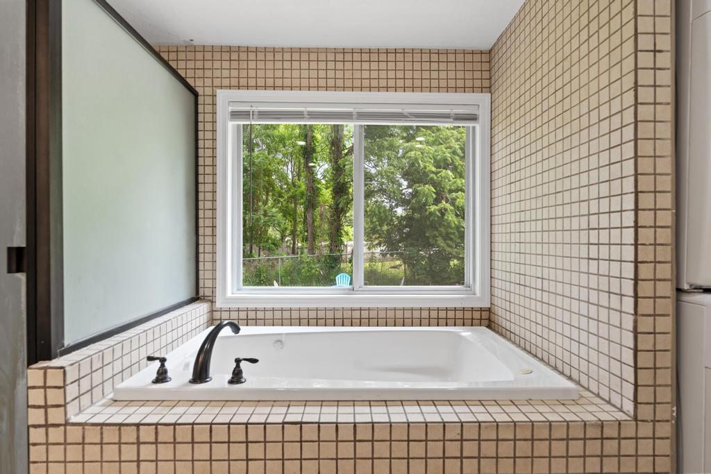 1015 West Street Property Photo 16