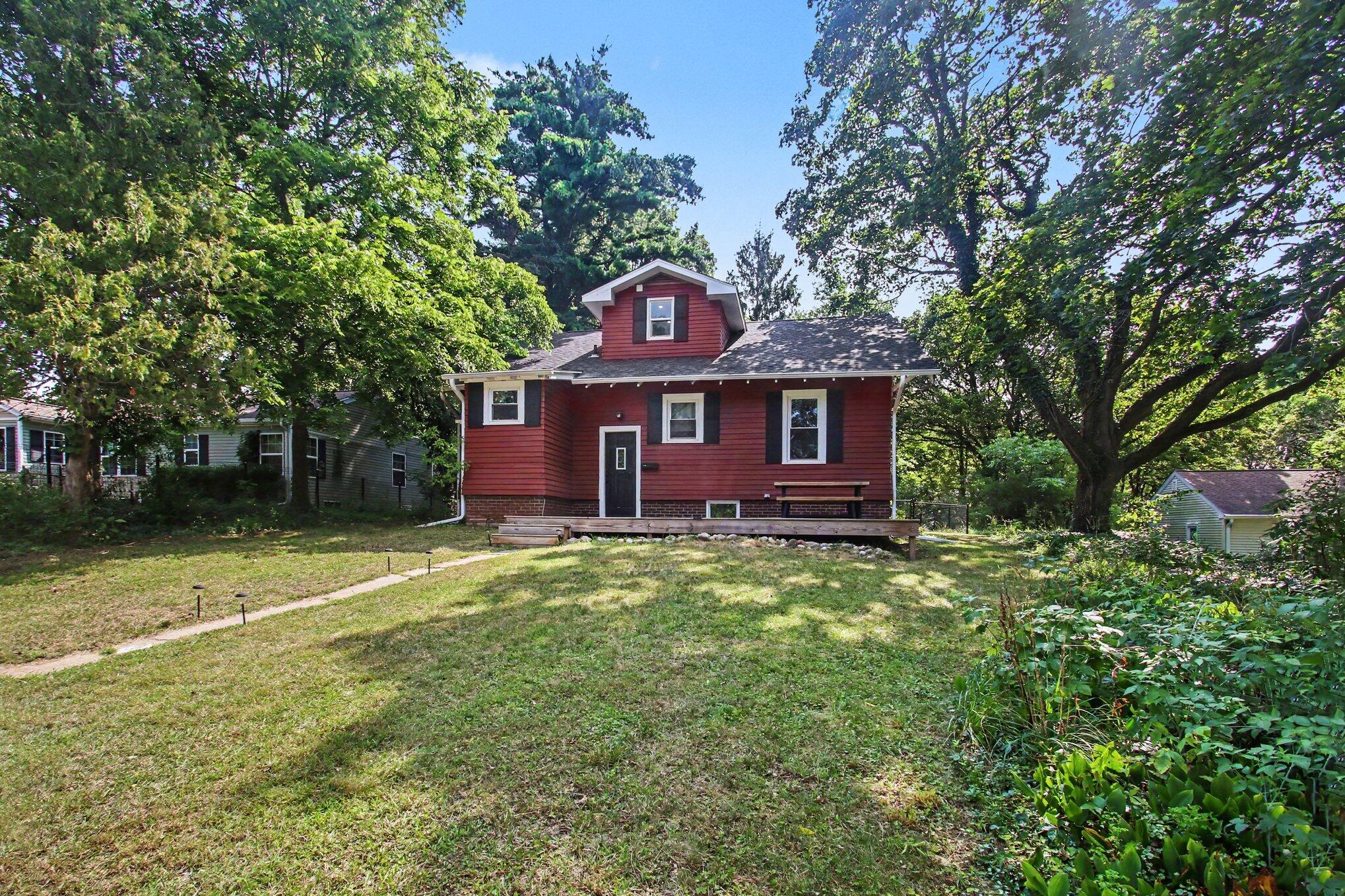 1217 Pinehurst Boulevard Property Photo 3