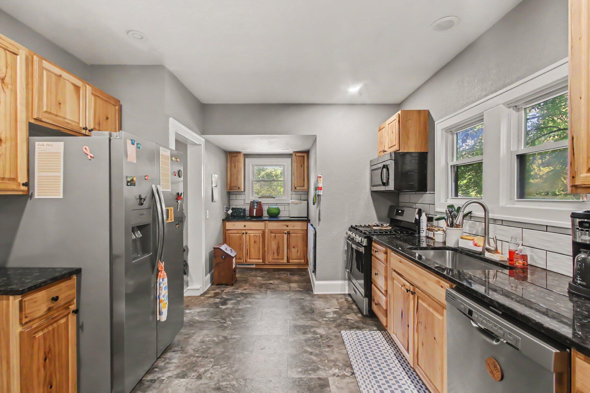 1217 Pinehurst Boulevard Property Photo 4