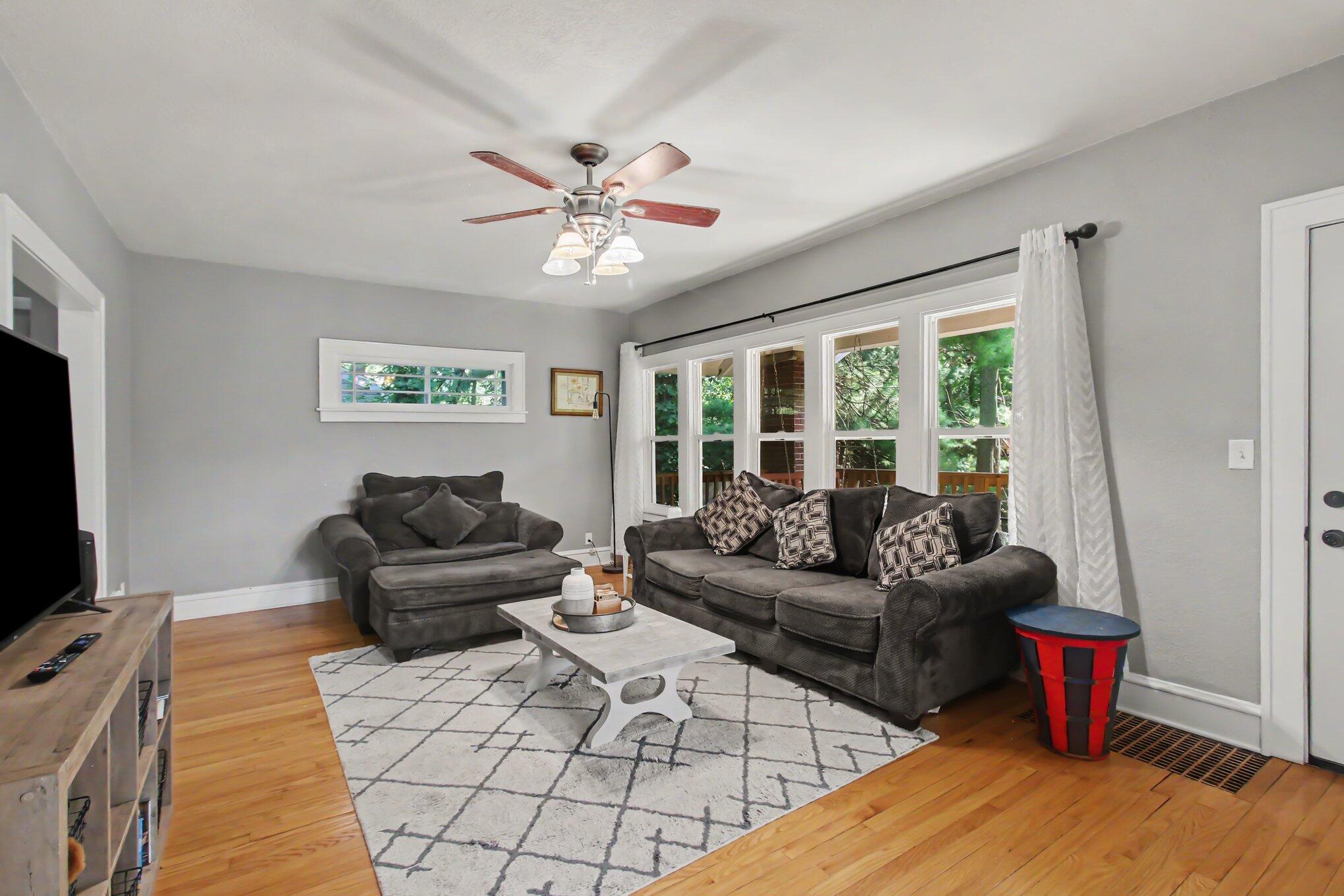 1217 Pinehurst Boulevard Property Photo 8