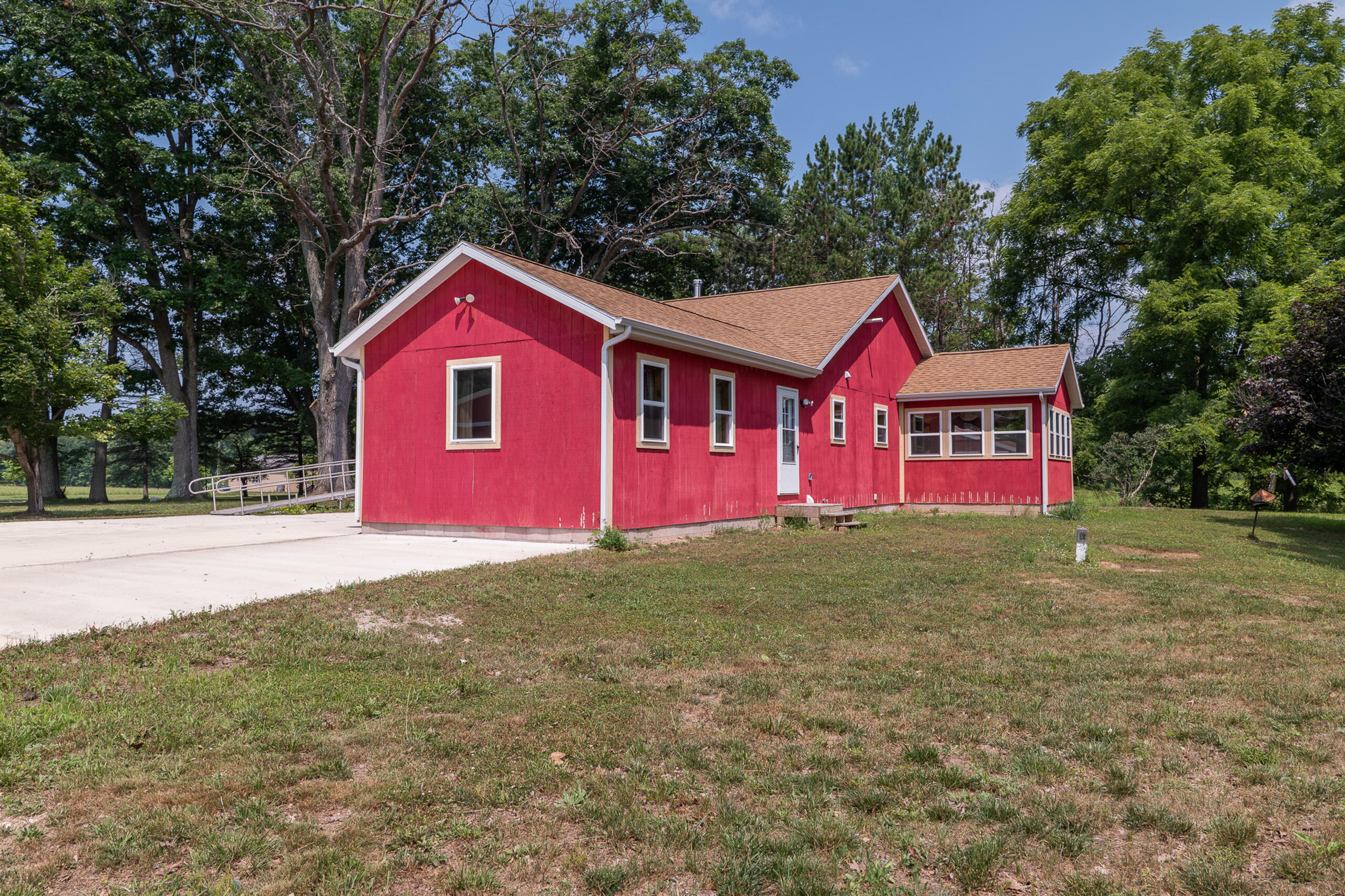3820 N Beech Avenue Property Photo 6