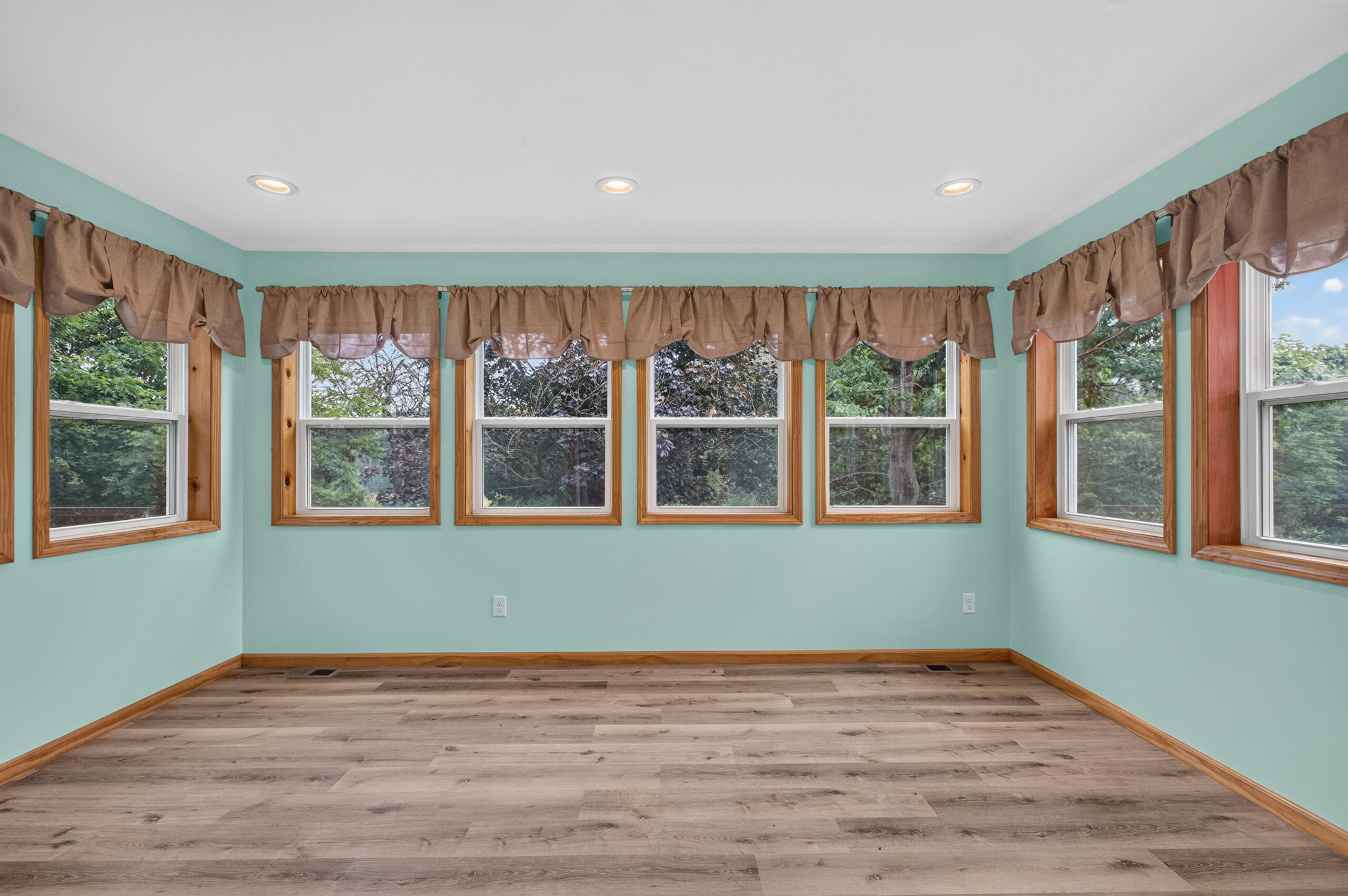 3820 N Beech Avenue Property Photo 13