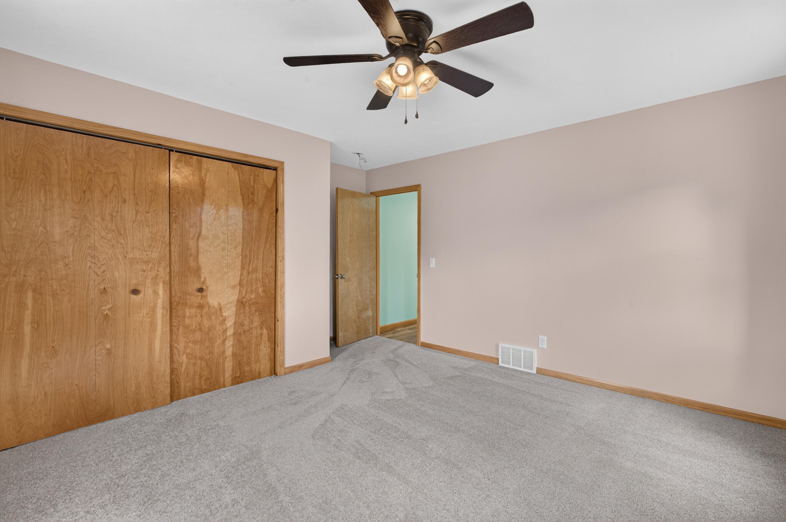 3820 N Beech Avenue Property Photo 16