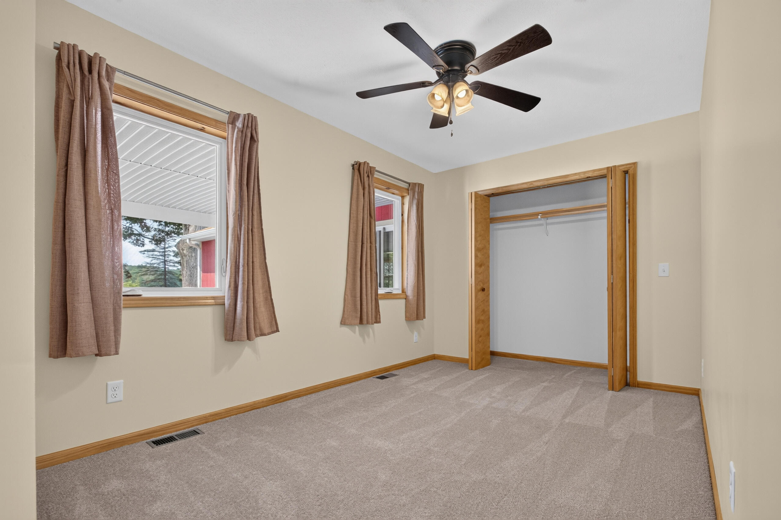 3820 N Beech Avenue Property Photo 18