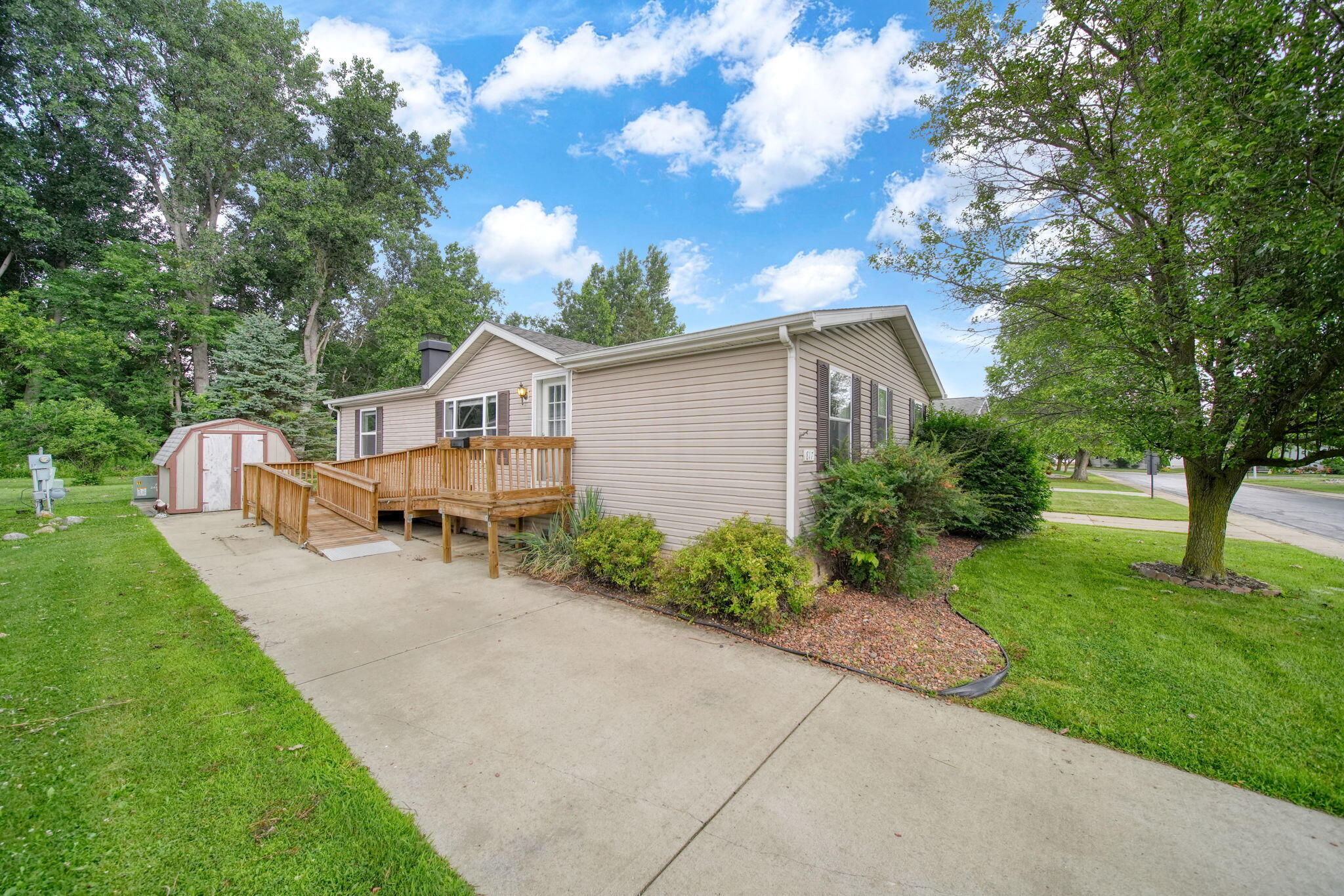 817 Savannah River Drive Property Photo 1