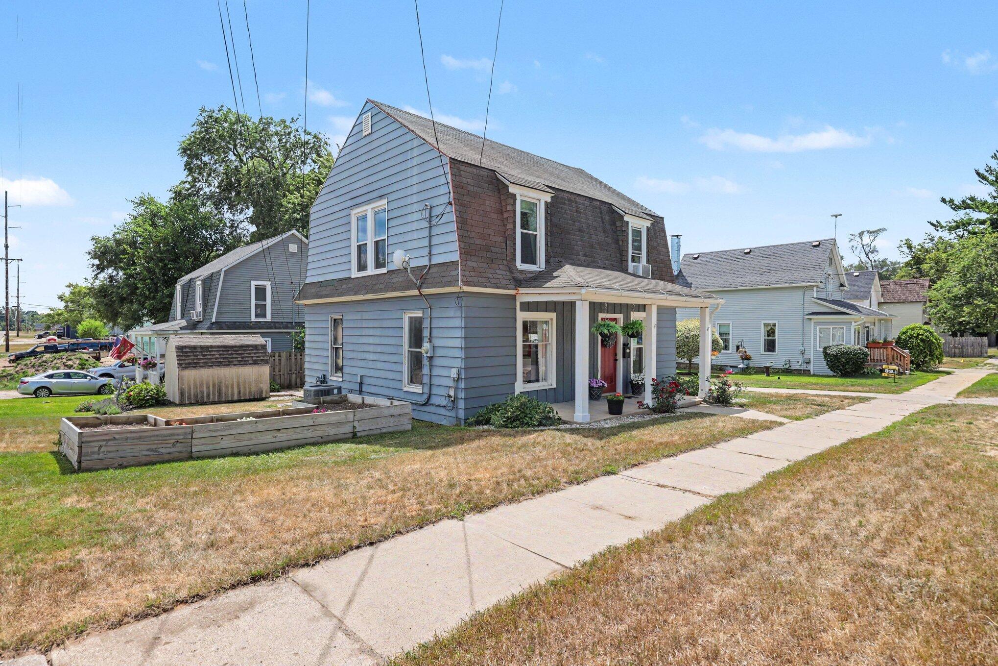 223 Leonard Street Property Photo 2