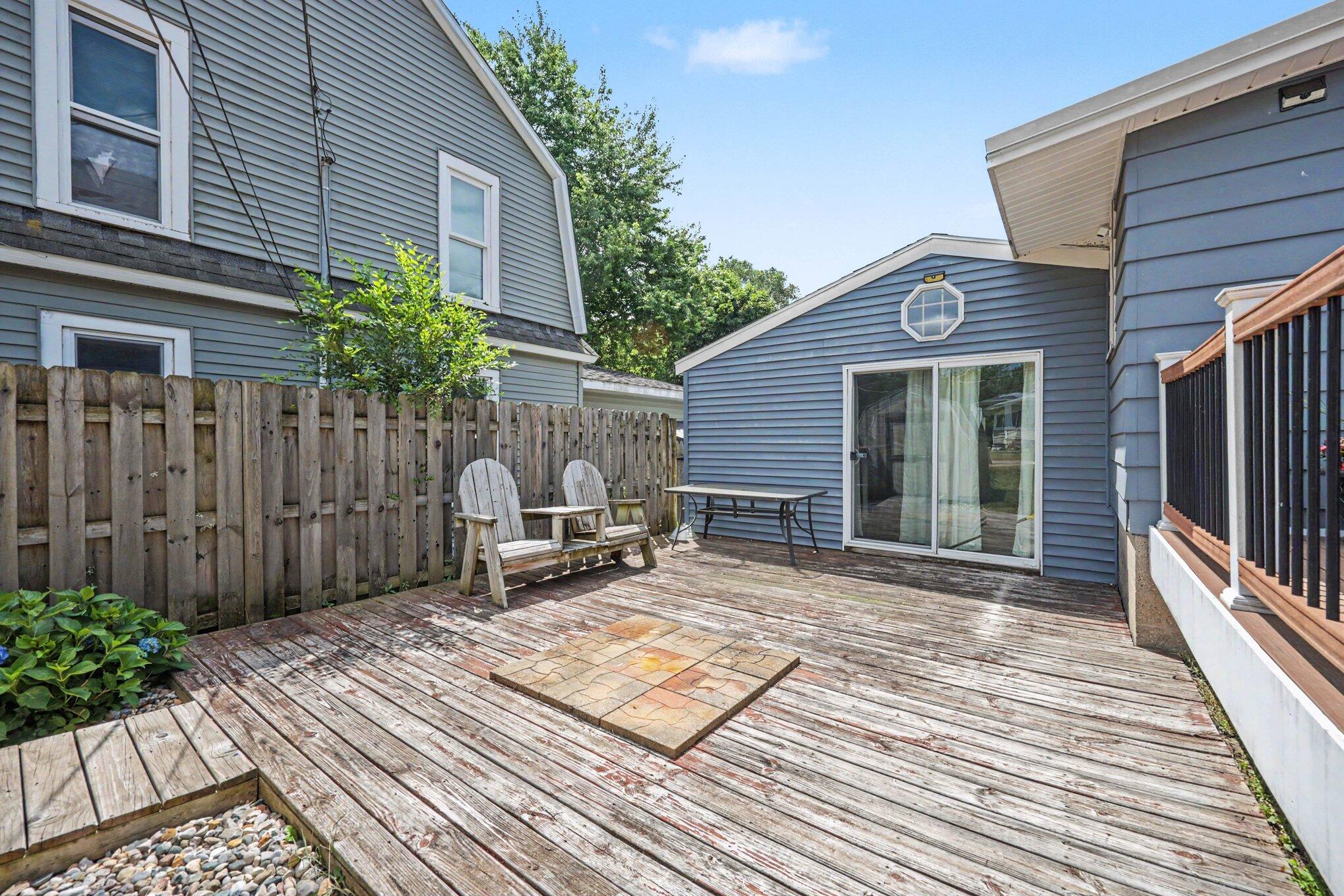 223 Leonard Street Property Photo 3
