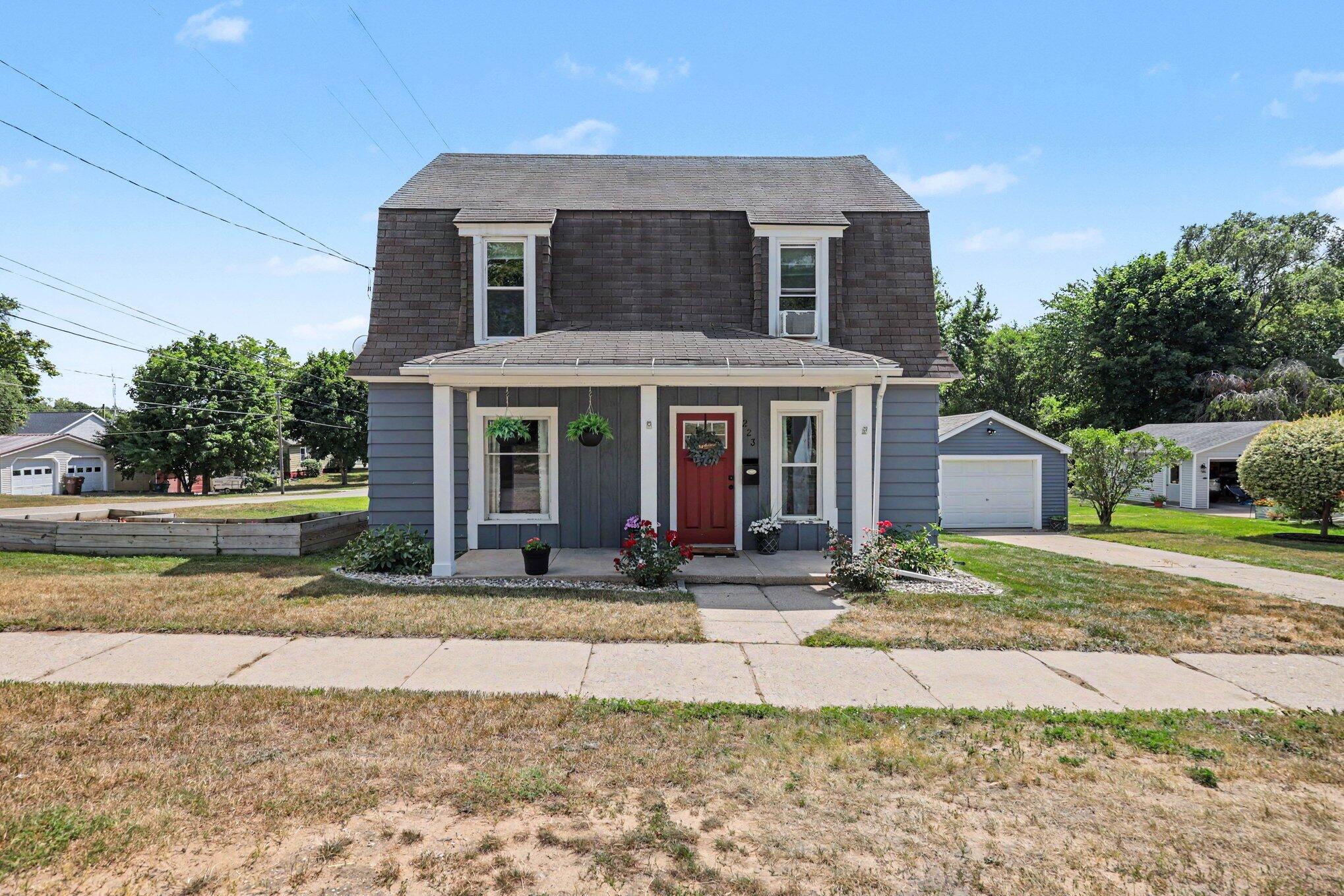 223 Leonard Street Property Photo 5