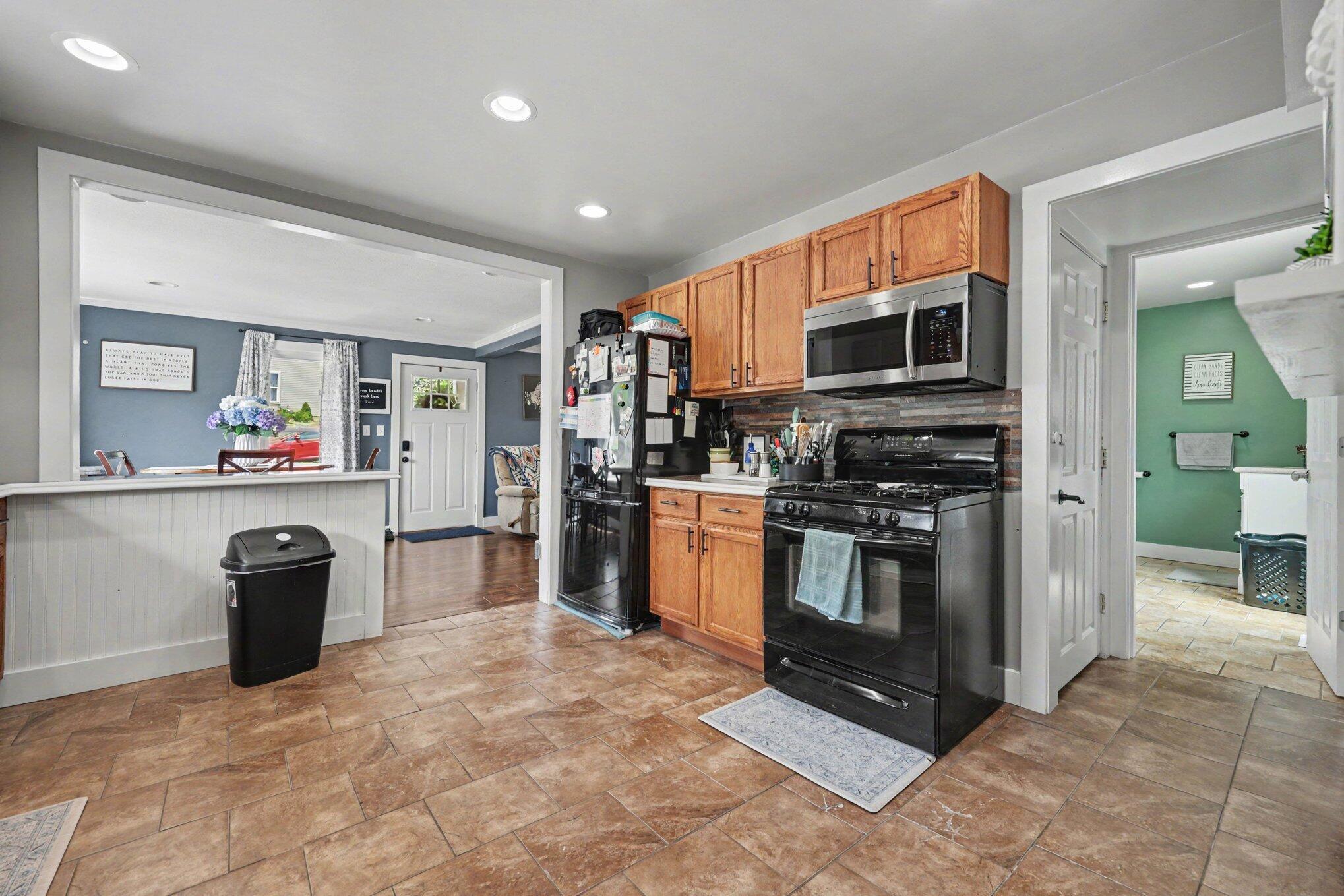 223 Leonard Street Property Photo 10