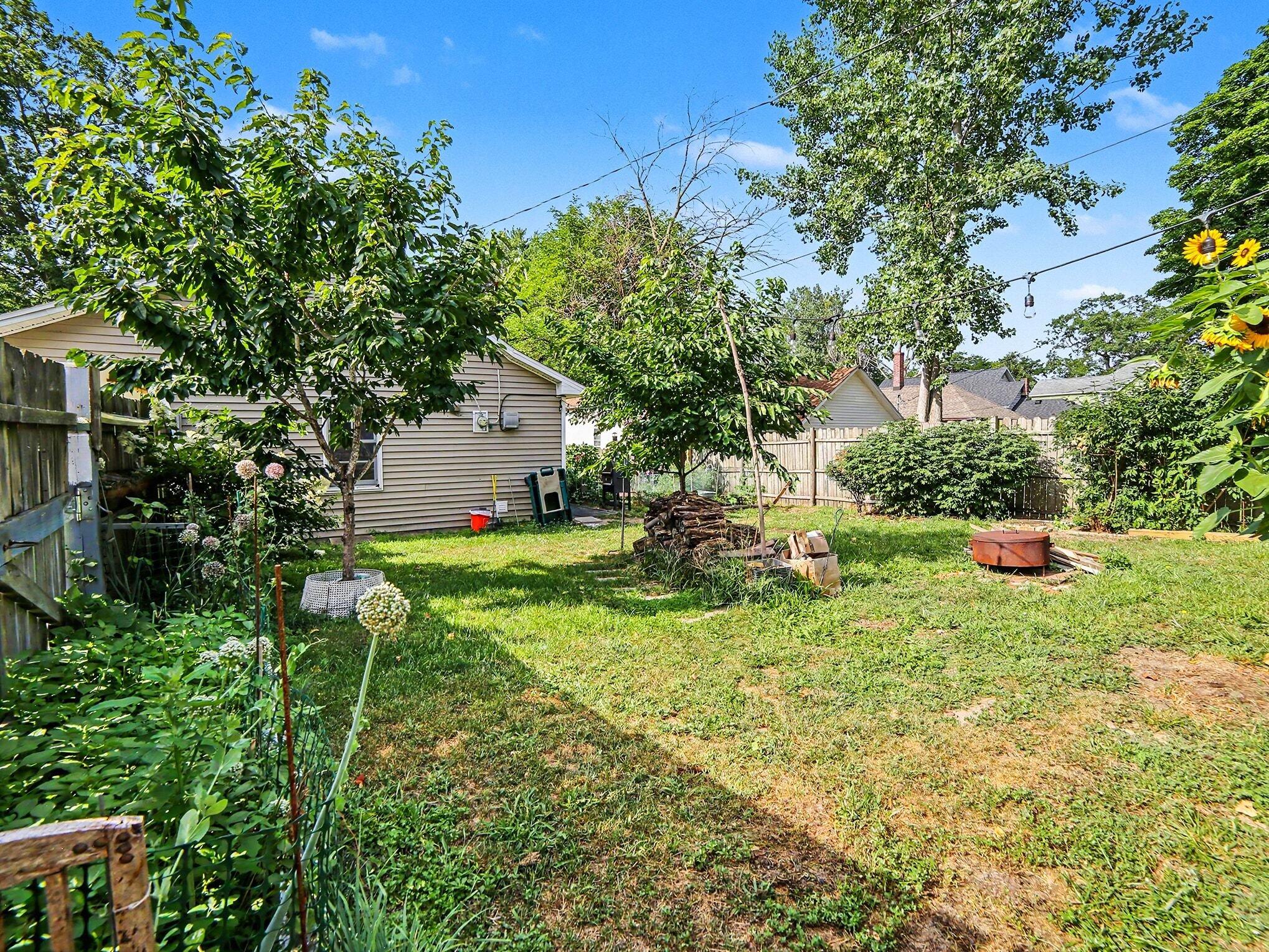 215 E Melendy Street Property Photo 23