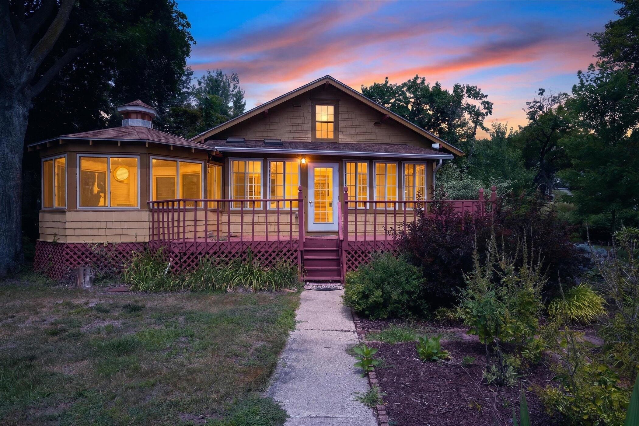 1318 E Michigan Avenue Property Photo 3