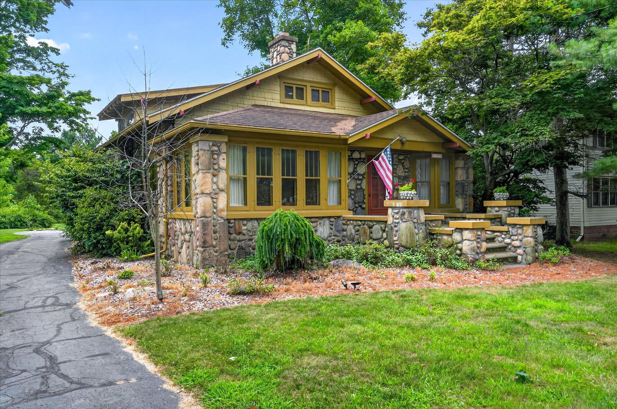 1318 E Michigan Avenue Property Photo 4