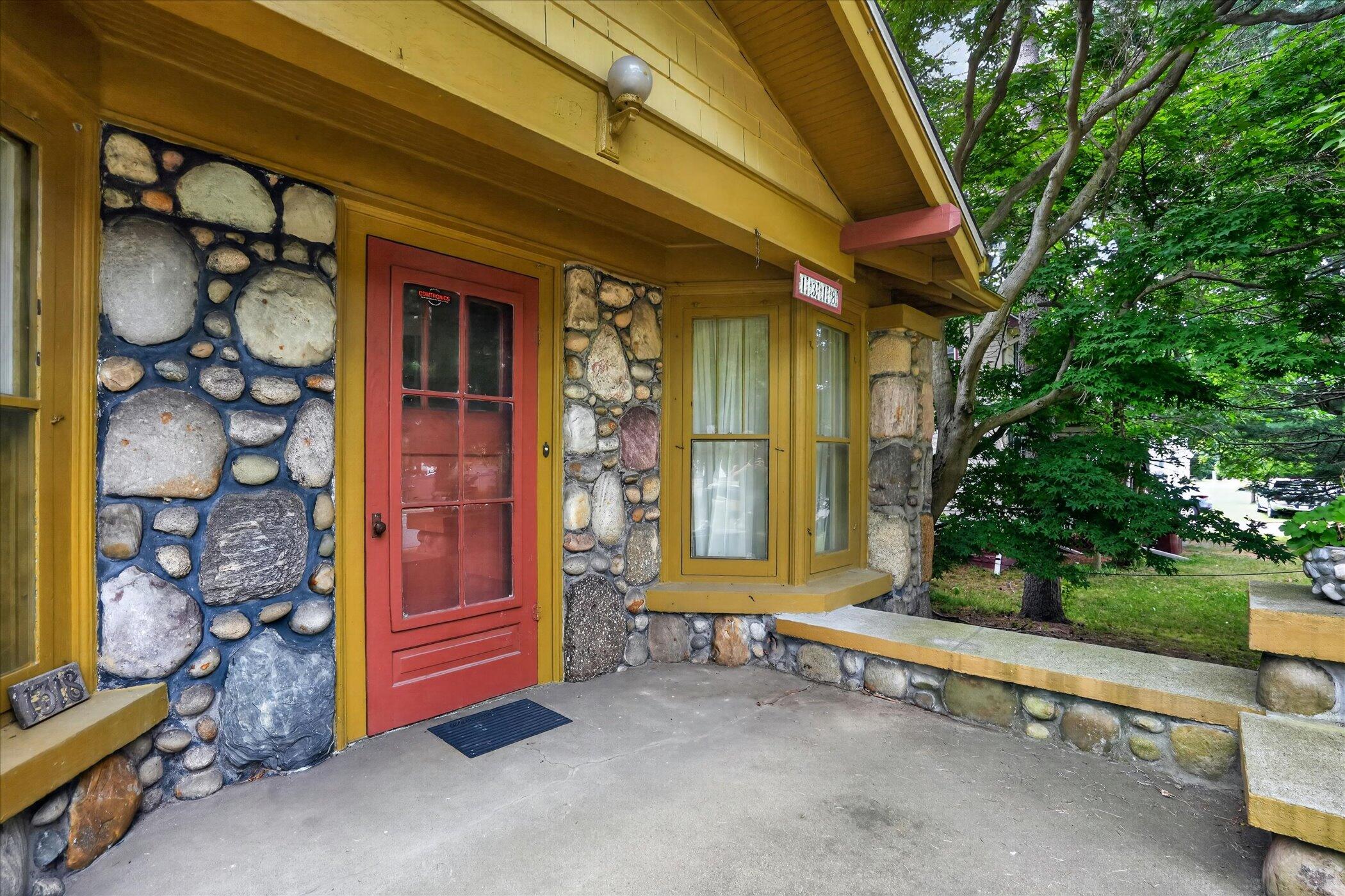 1318 E Michigan Avenue Property Photo 7