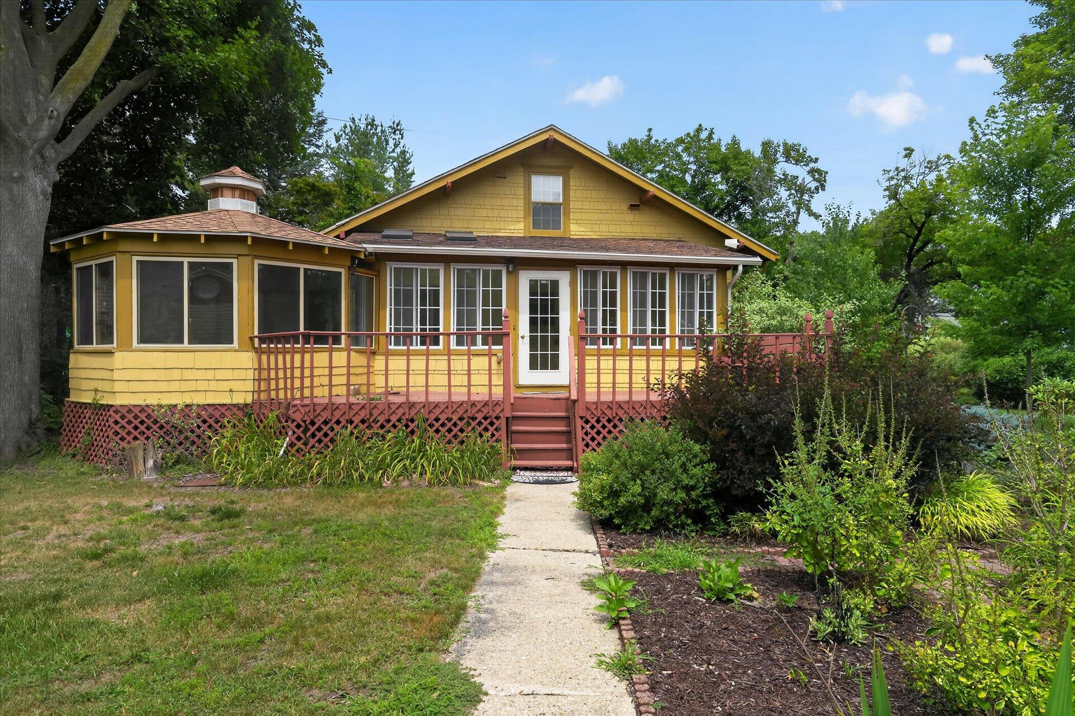 1318 E Michigan Avenue Property Photo 10
