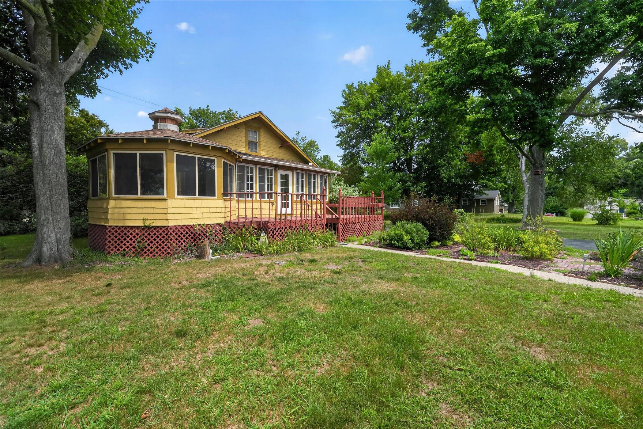 1318 E Michigan Avenue Property Photo 11