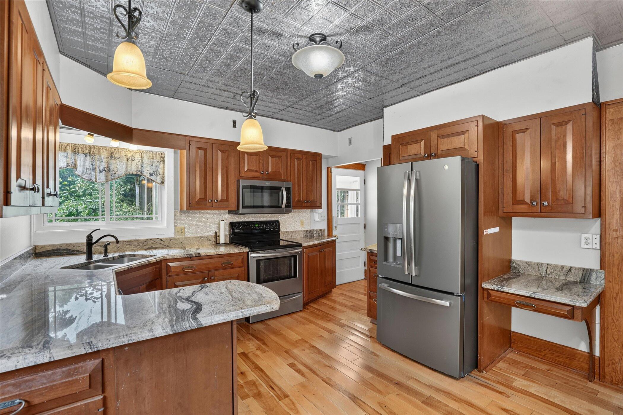 1318 E Michigan Avenue Property Photo 20