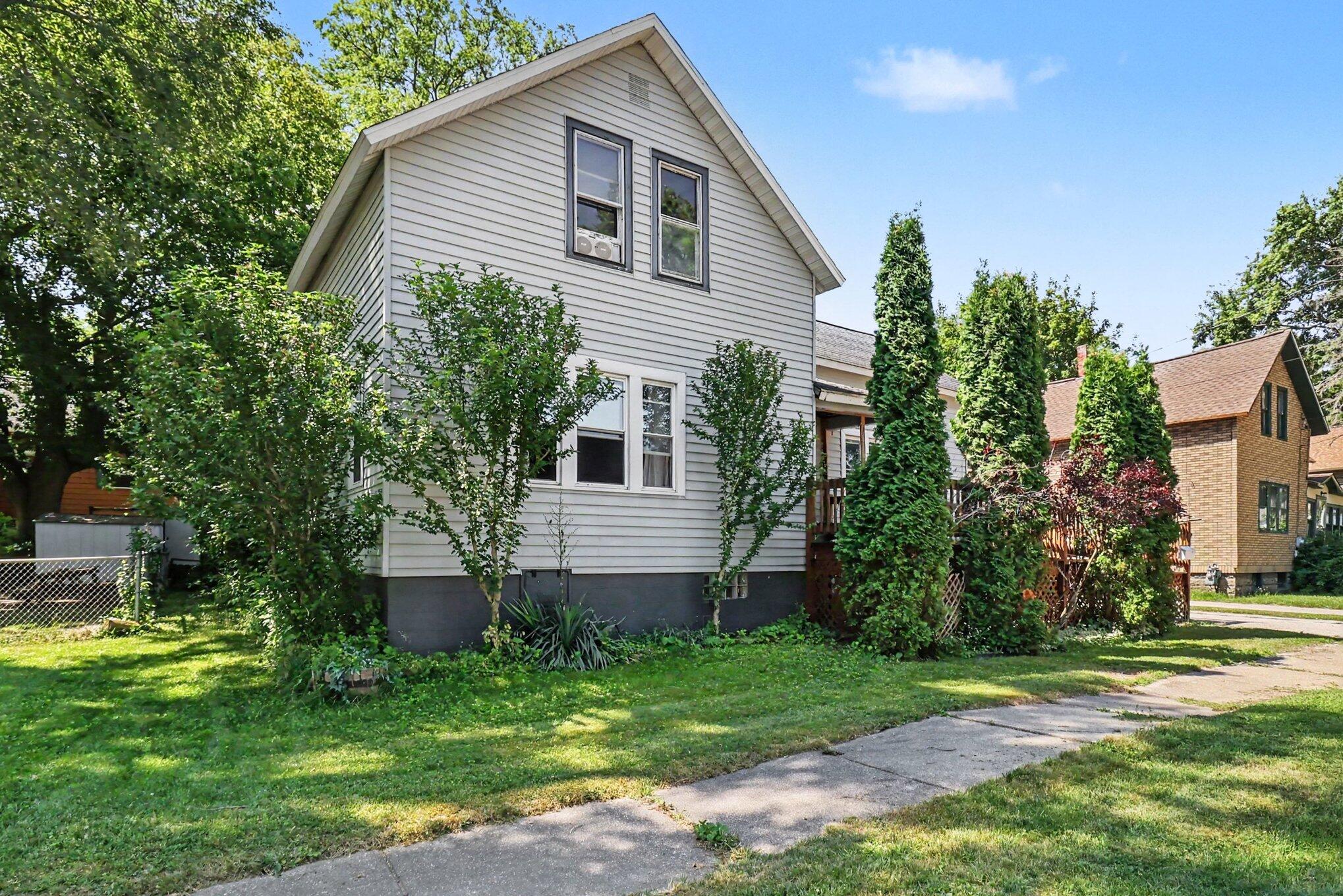 263 10th Street Property Photo 2