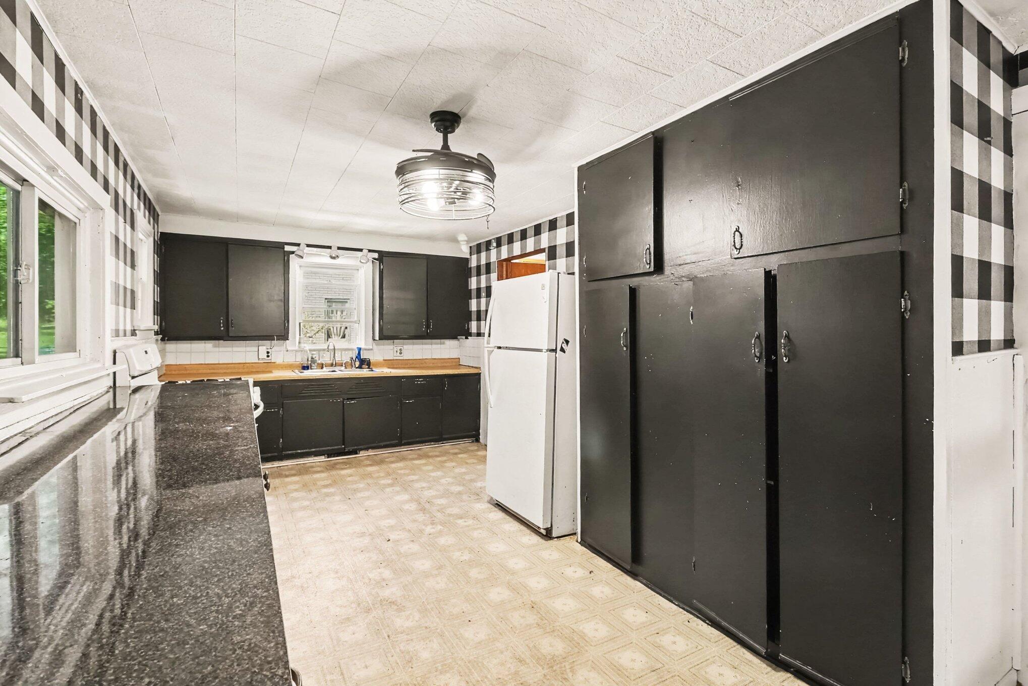 263 10th Street Property Photo 5
