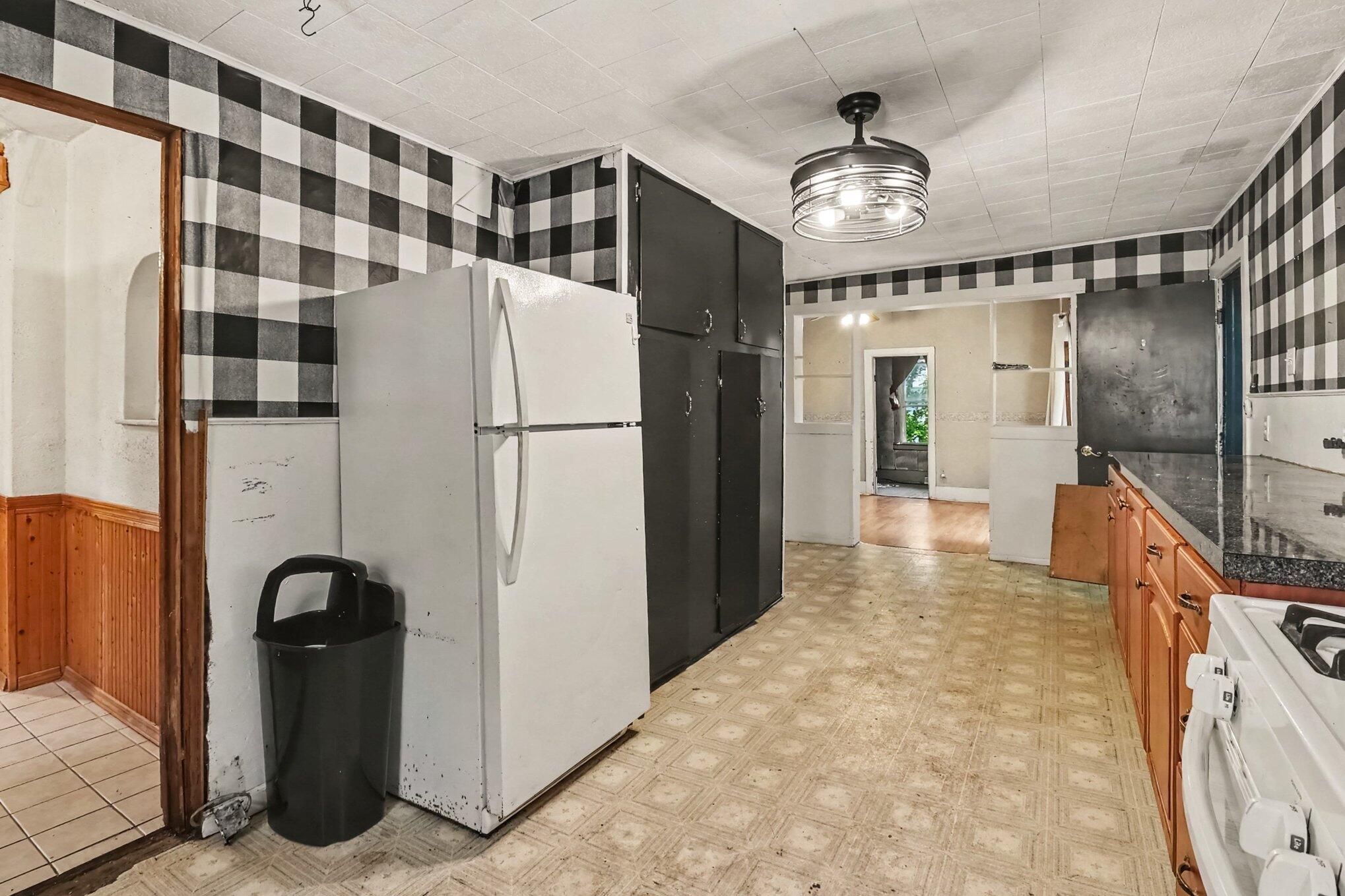 263 10th Street Property Photo 6