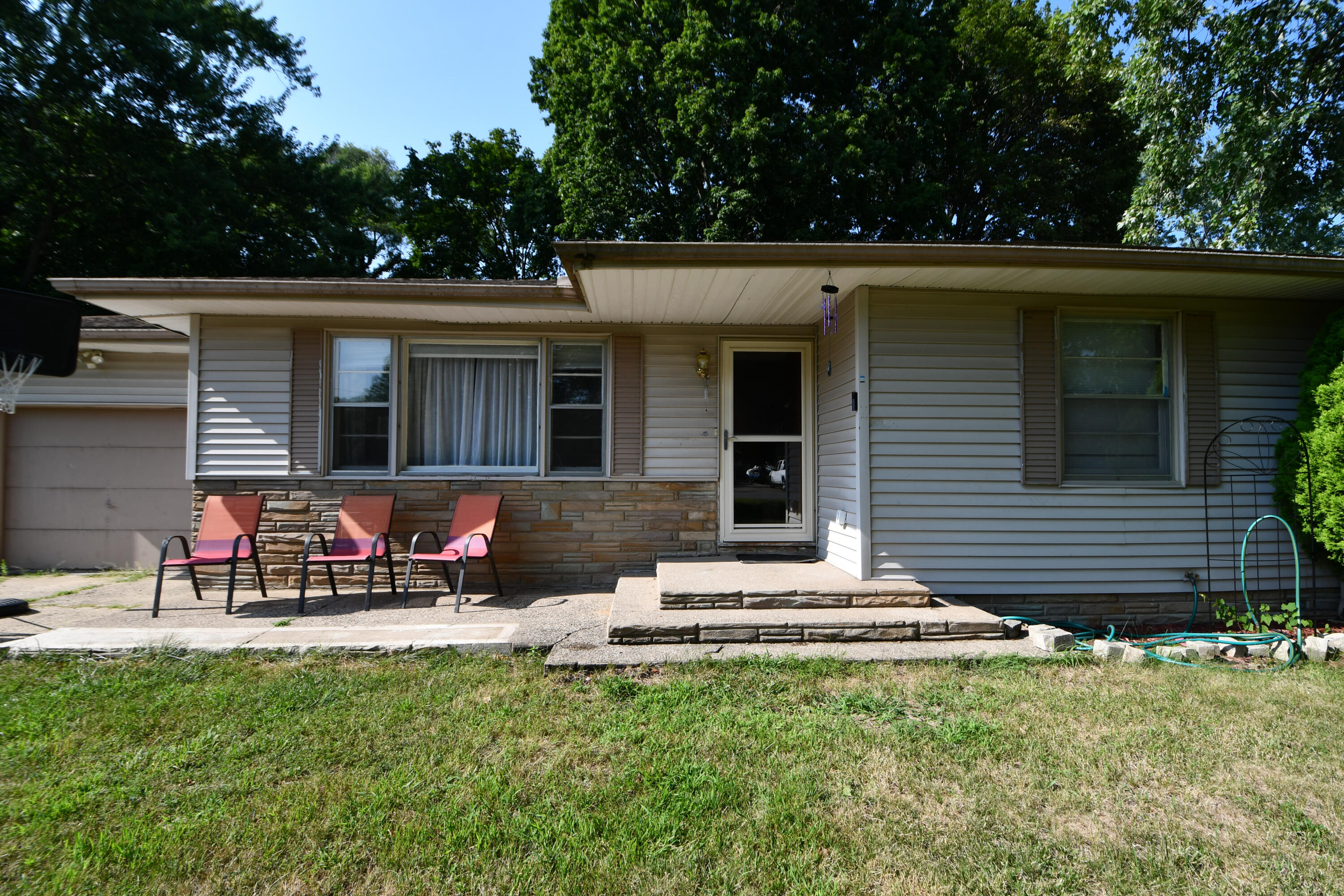 233 Hunter Drive Property Photo 1