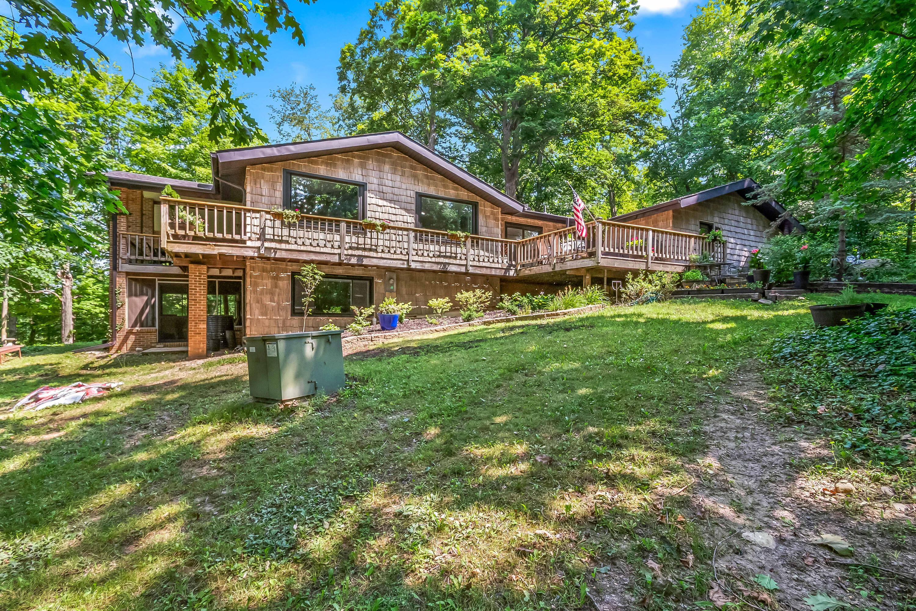 4720 Nirvana Drive Property Photo 4
