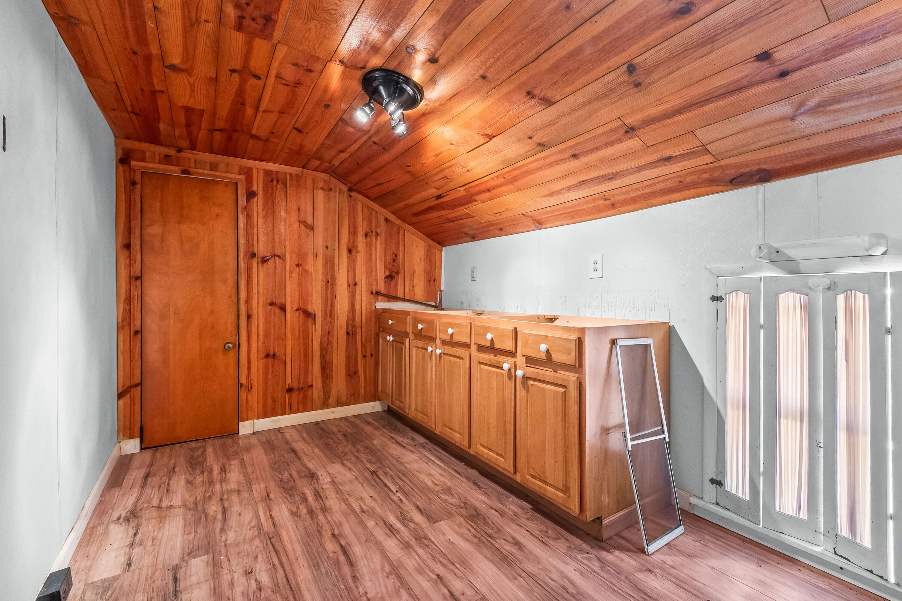 118 W Chicago Road Property Photo 36