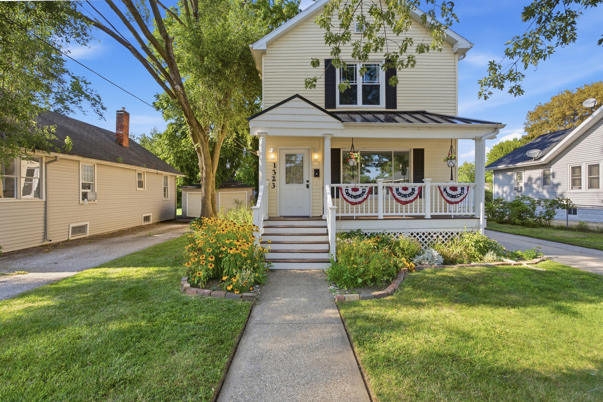 1323 Wolcott Avenue Property Photo 2