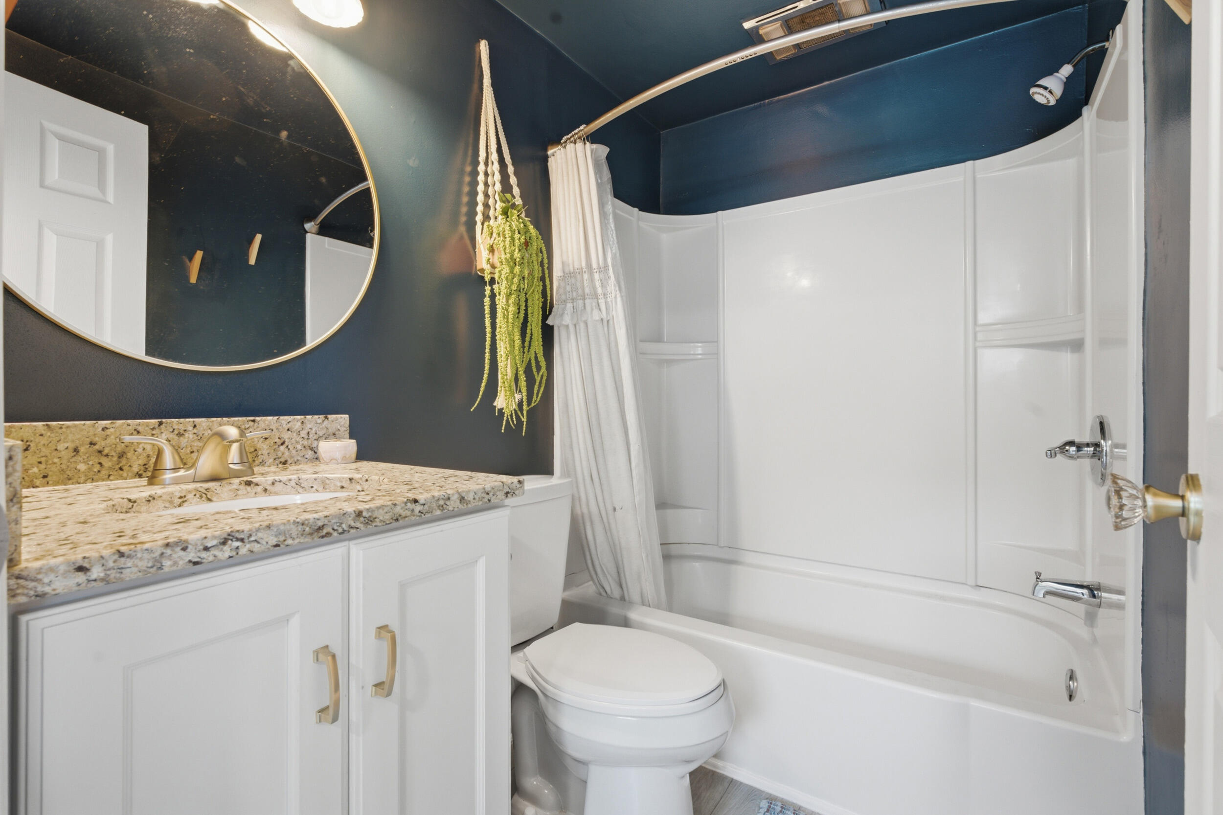 1323 Wolcott Avenue Property Photo 11
