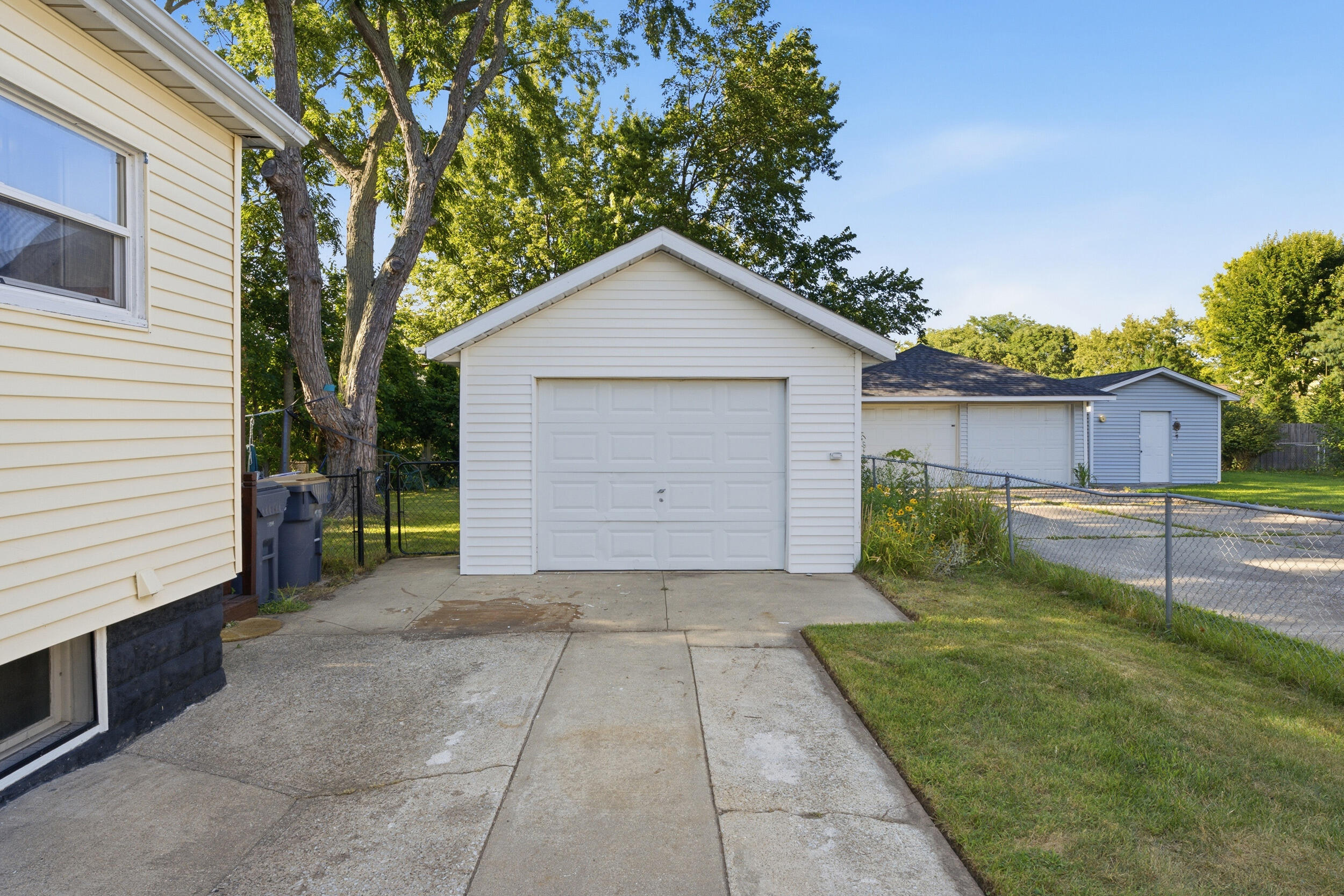 1323 Wolcott Avenue Property Photo 23