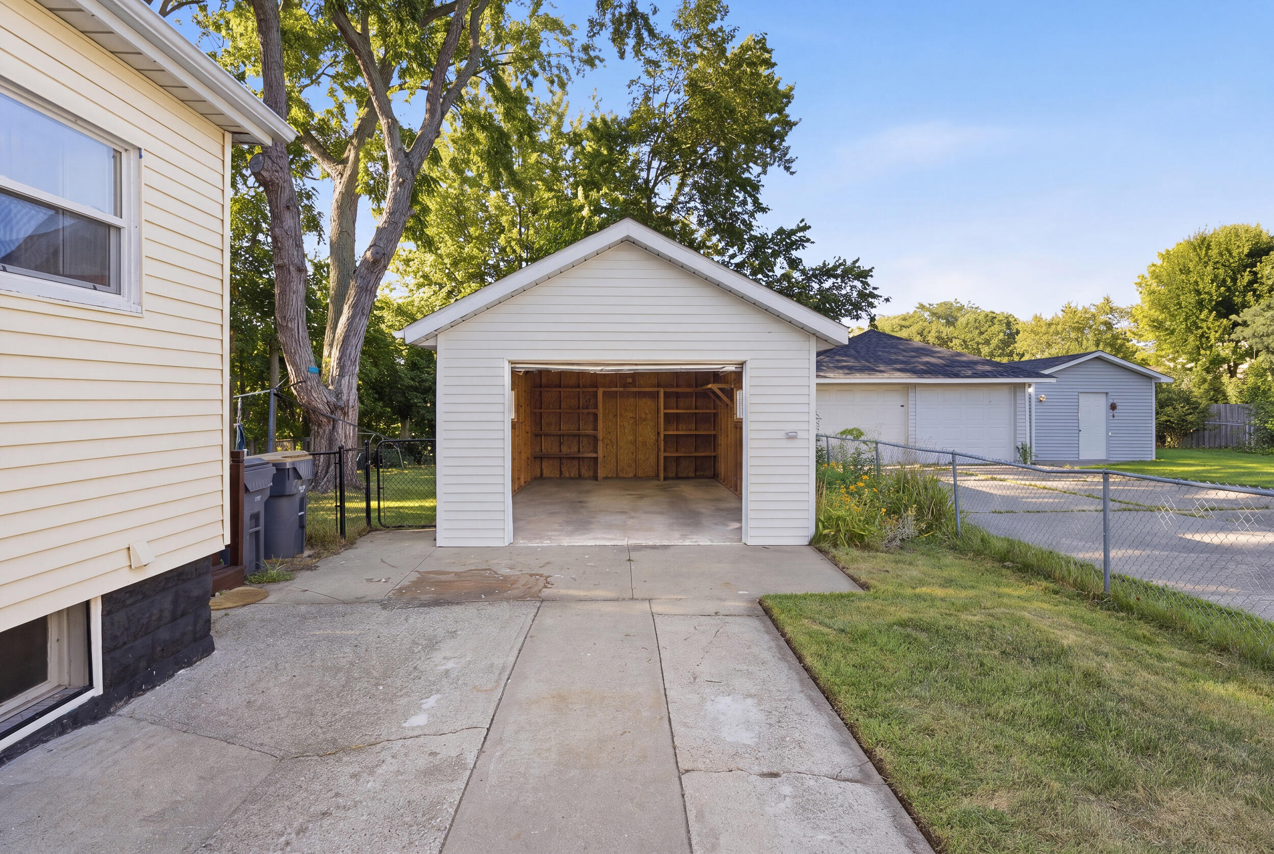 1323 Wolcott Avenue Property Photo 24