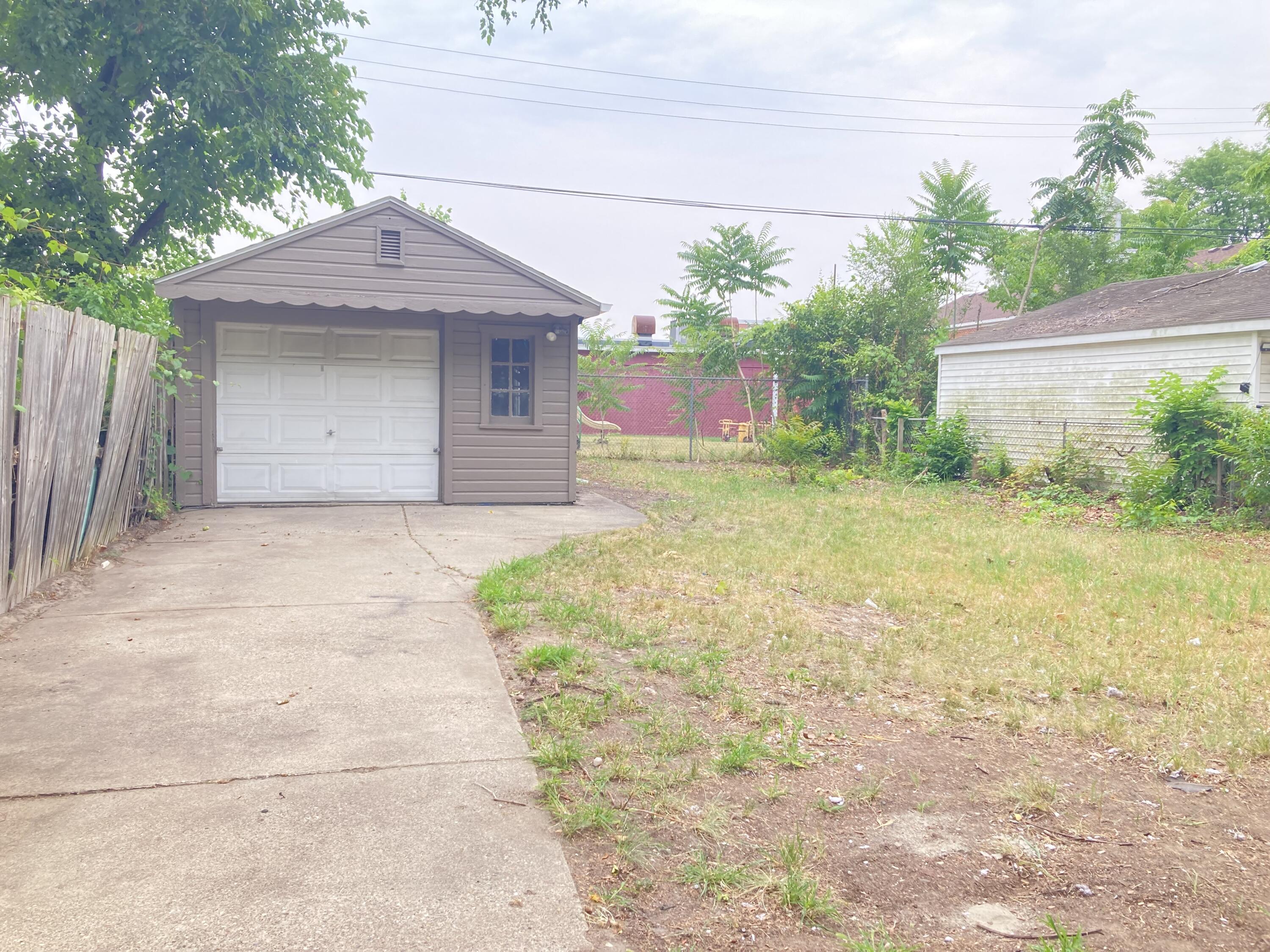 19148 Avon Avenue Property Photo 9