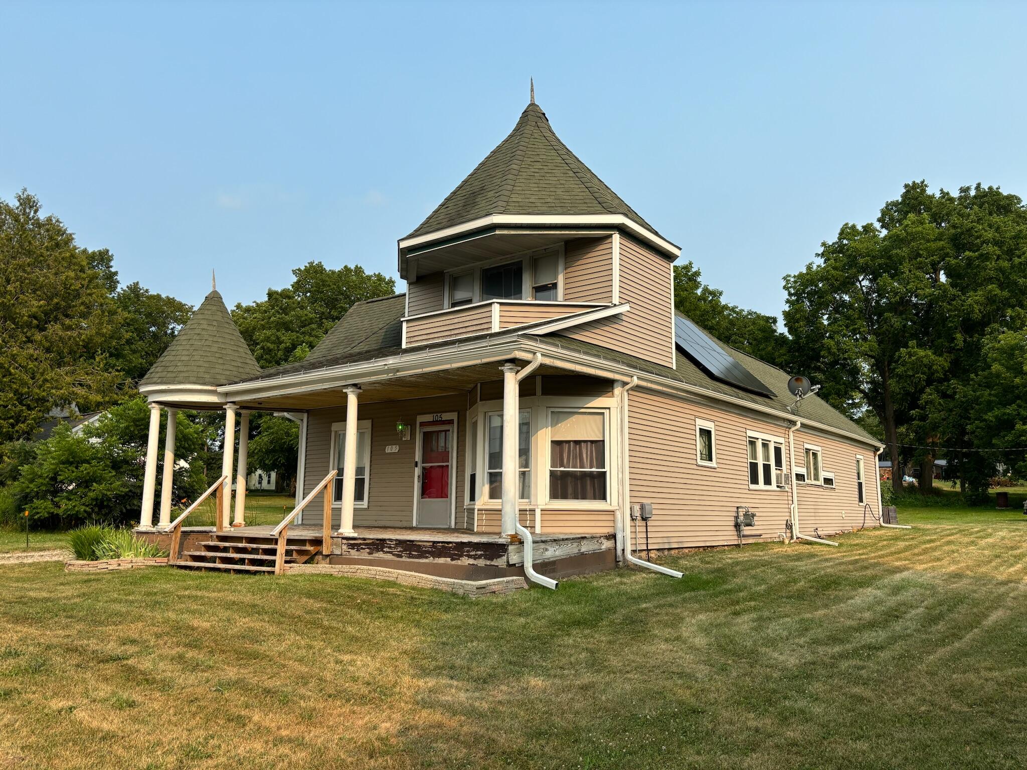 105 Mackinaw Trail Property Photo 1