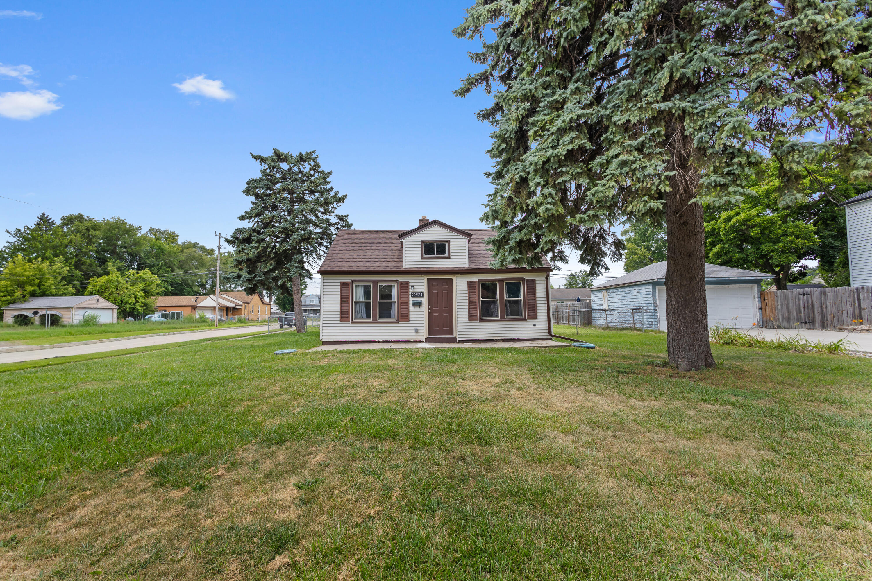 20875 Elroy Avenue Property Photo 2
